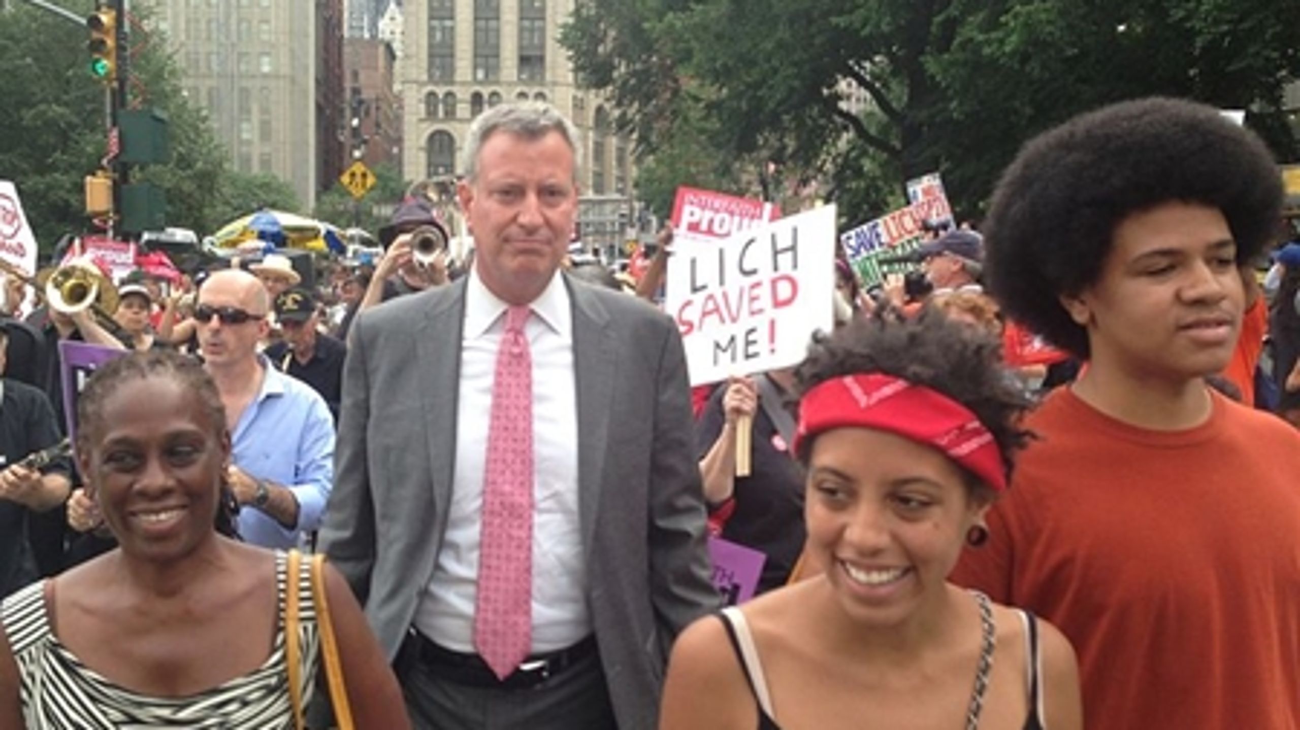 New York har valgt en ny borgmester i form af den venstrevendte demokrat Bill de Blasio, som eksperter vurderer muligvis er den mest liberale borgmester nogensinde. Her ses han i New York med sin familie under valgkampen. 