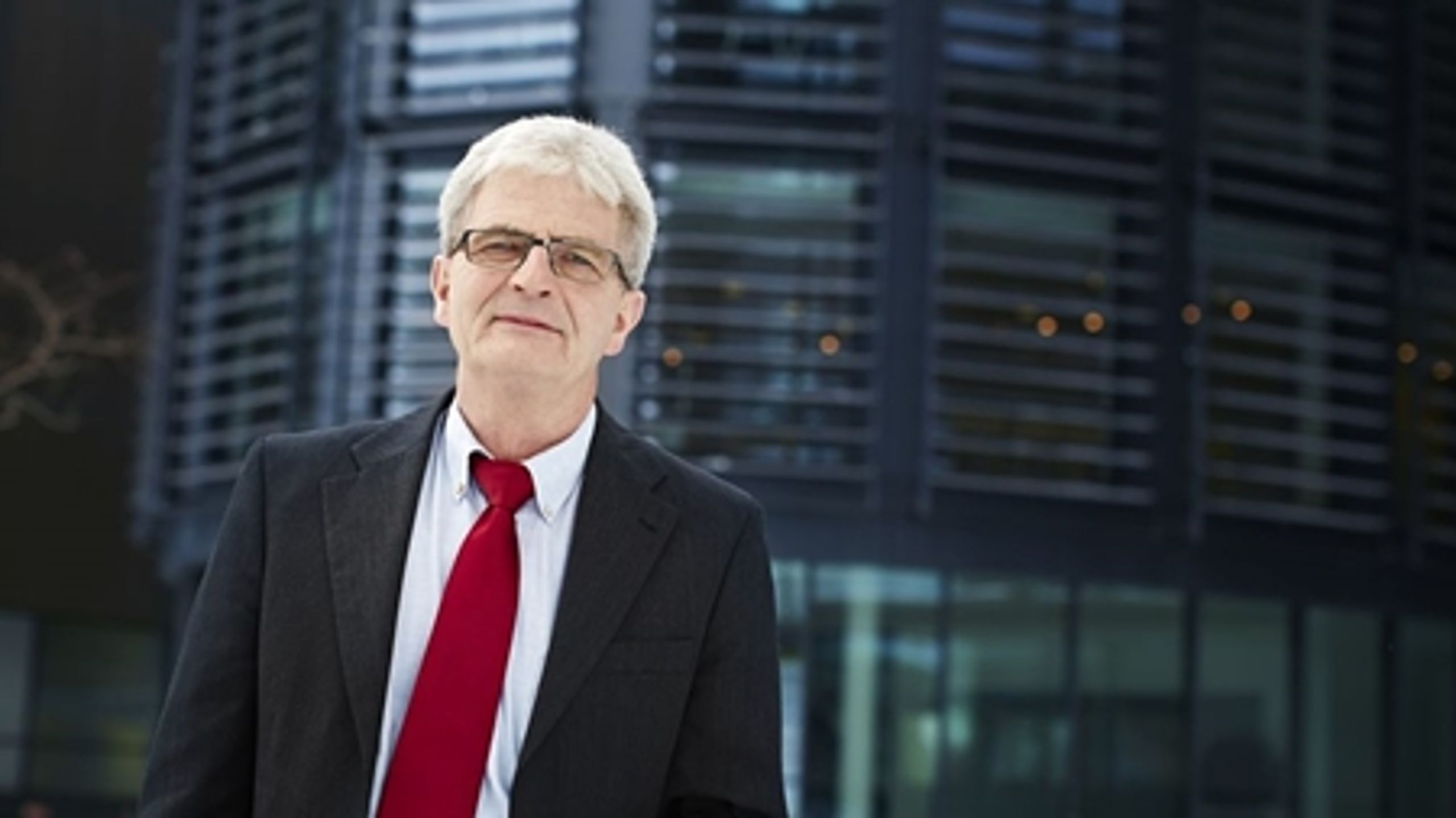 Både de almene boligorganisationer og andelsboligforeningerne mener, at skatteminister Holger K. Nielsen (SF) kan forbedre loven om udskydelse og ændring af ejendomsvurderingerne. 