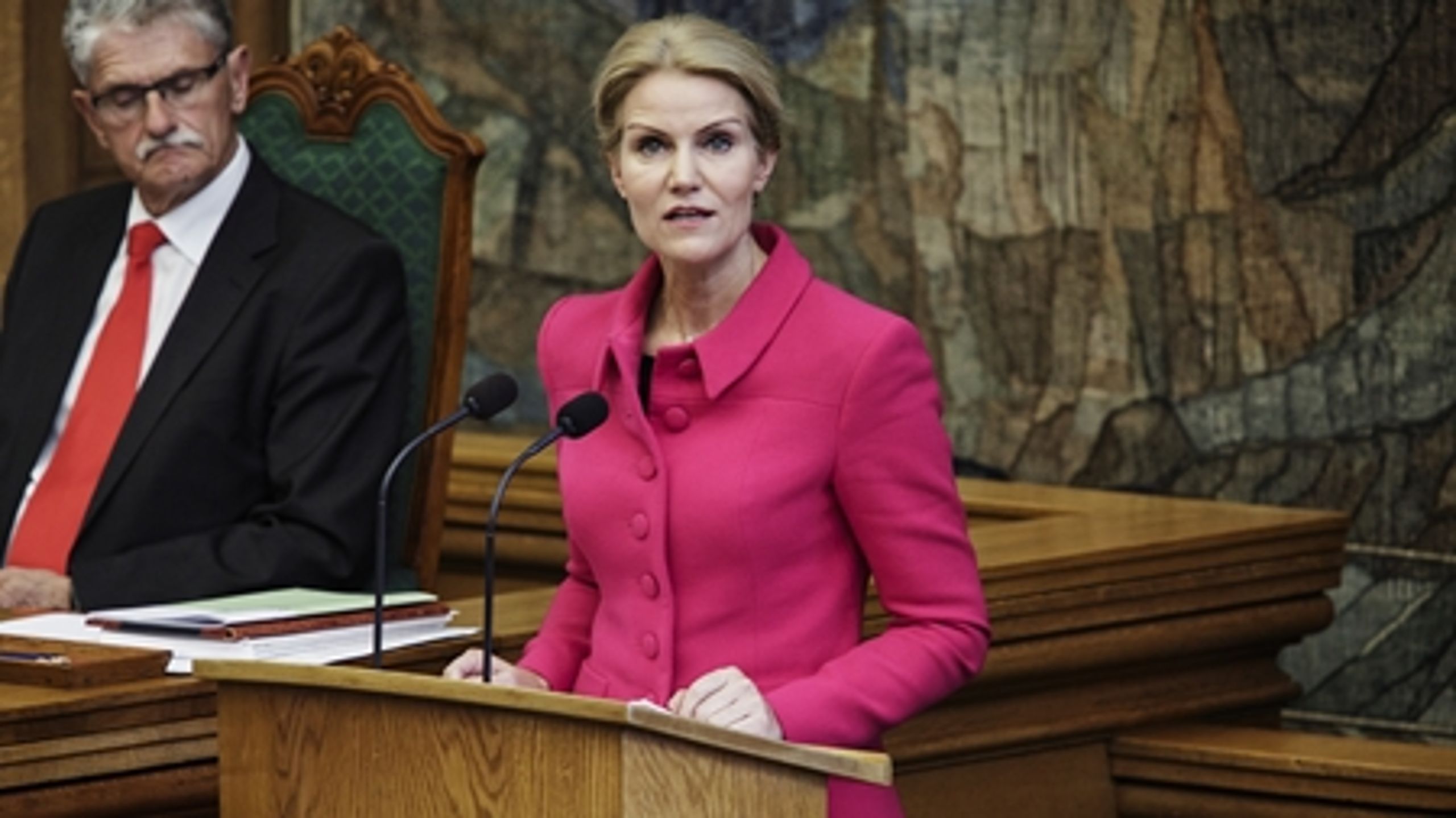 Flere partier langer hårdt ud efter regeringens EU-politik.