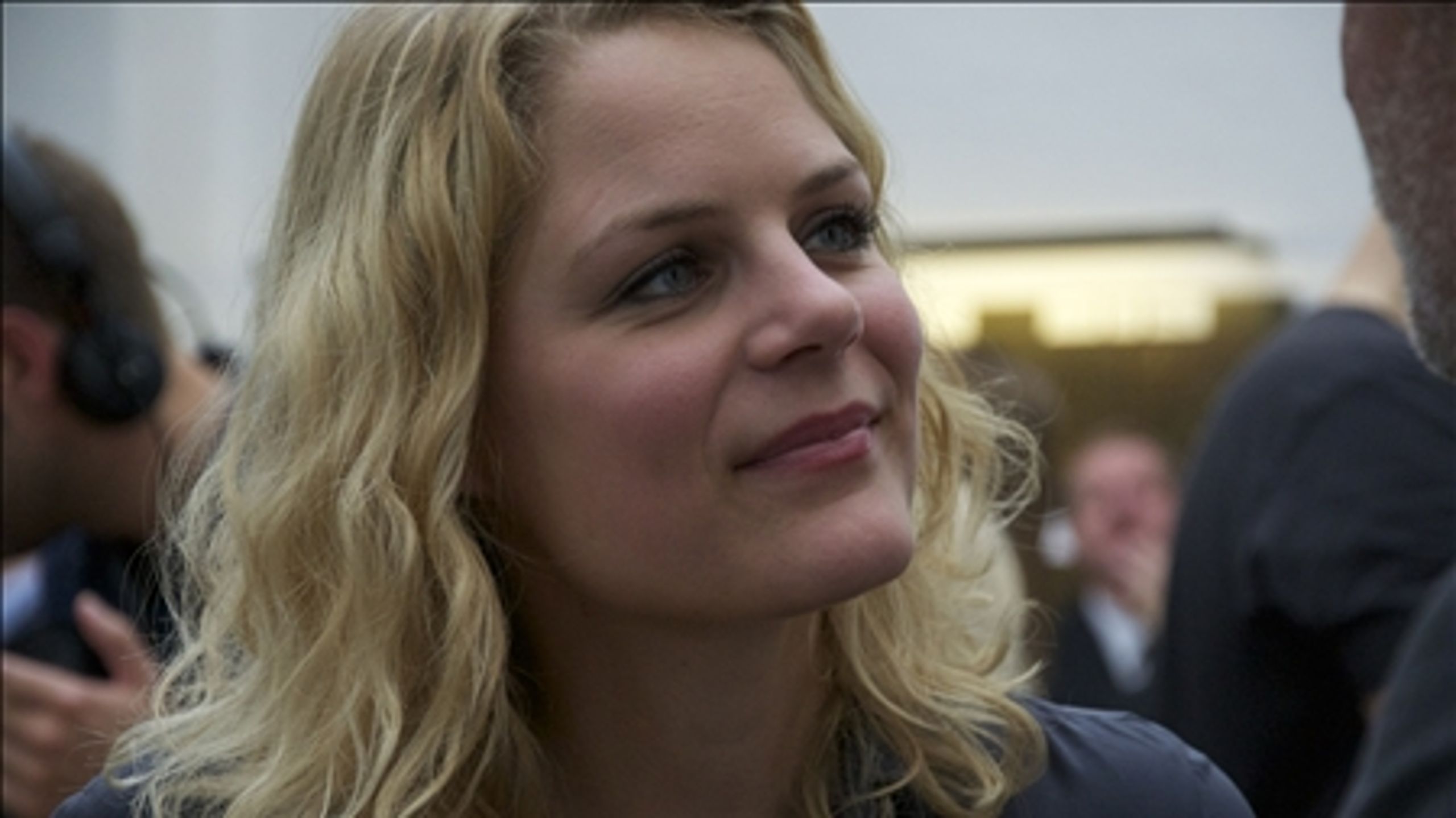 Johanne Schmidt-Nielsen (EL). Mens hun tidligere er gået styrket ud af konflikterne med regeringen, har Socialdemokraterne  taget offensiven efter finansloven.  