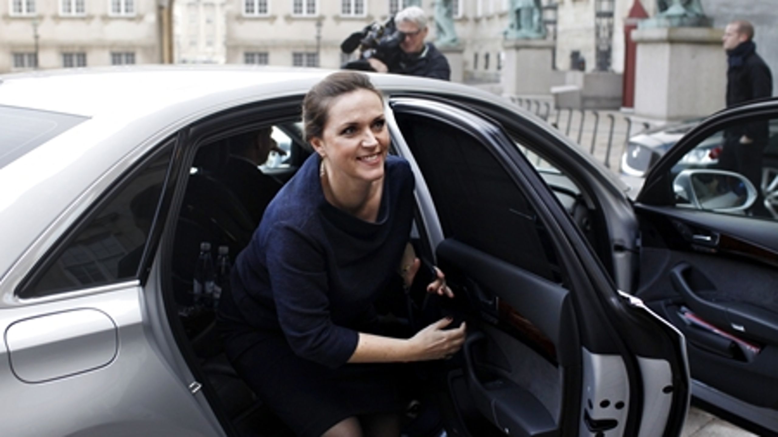 Den nye justitsminister, Karen Hækkerup (S), kan blive en klar styrkelse af regeringen, hvis hun formår at bevare sin integritet over for det magtfuldkomne embedsværk i Justitsministeriet.