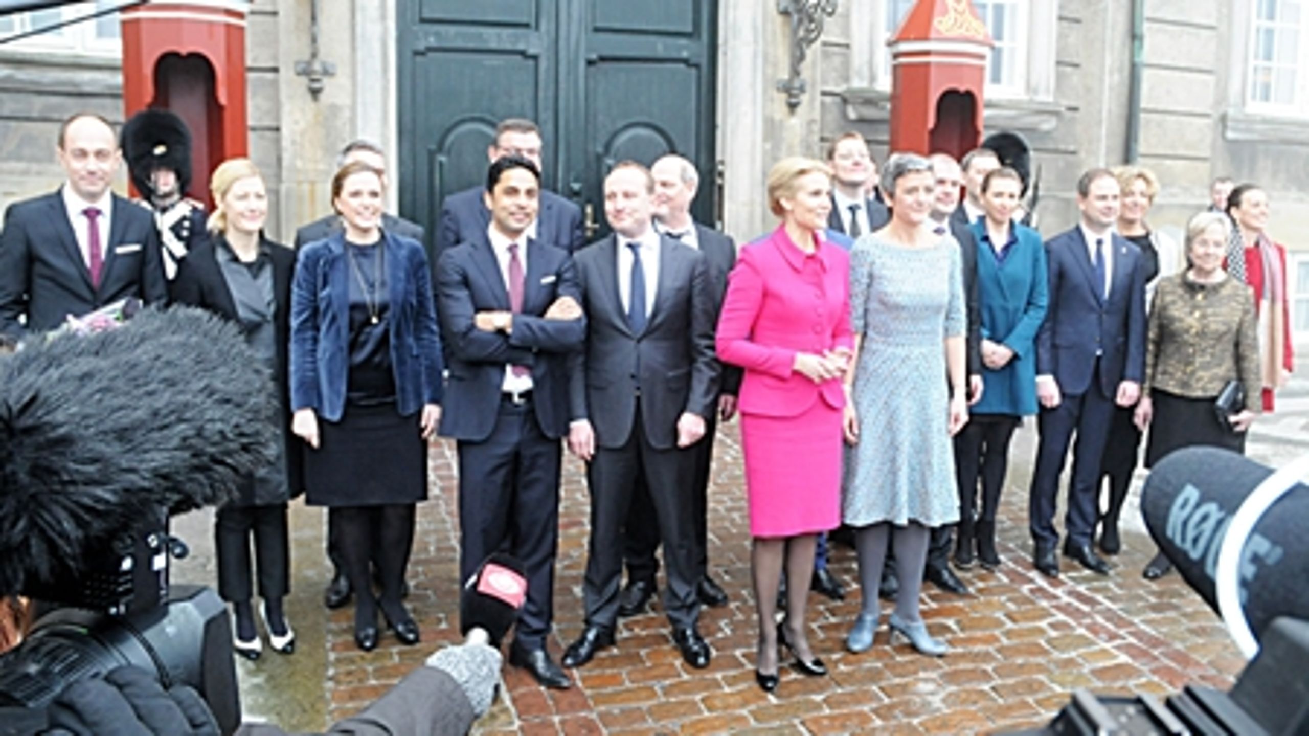 Helle Thorning-Schmidt (S) og Margrethe Vestager (R) præsenterede mandag den nye SR-regering. 