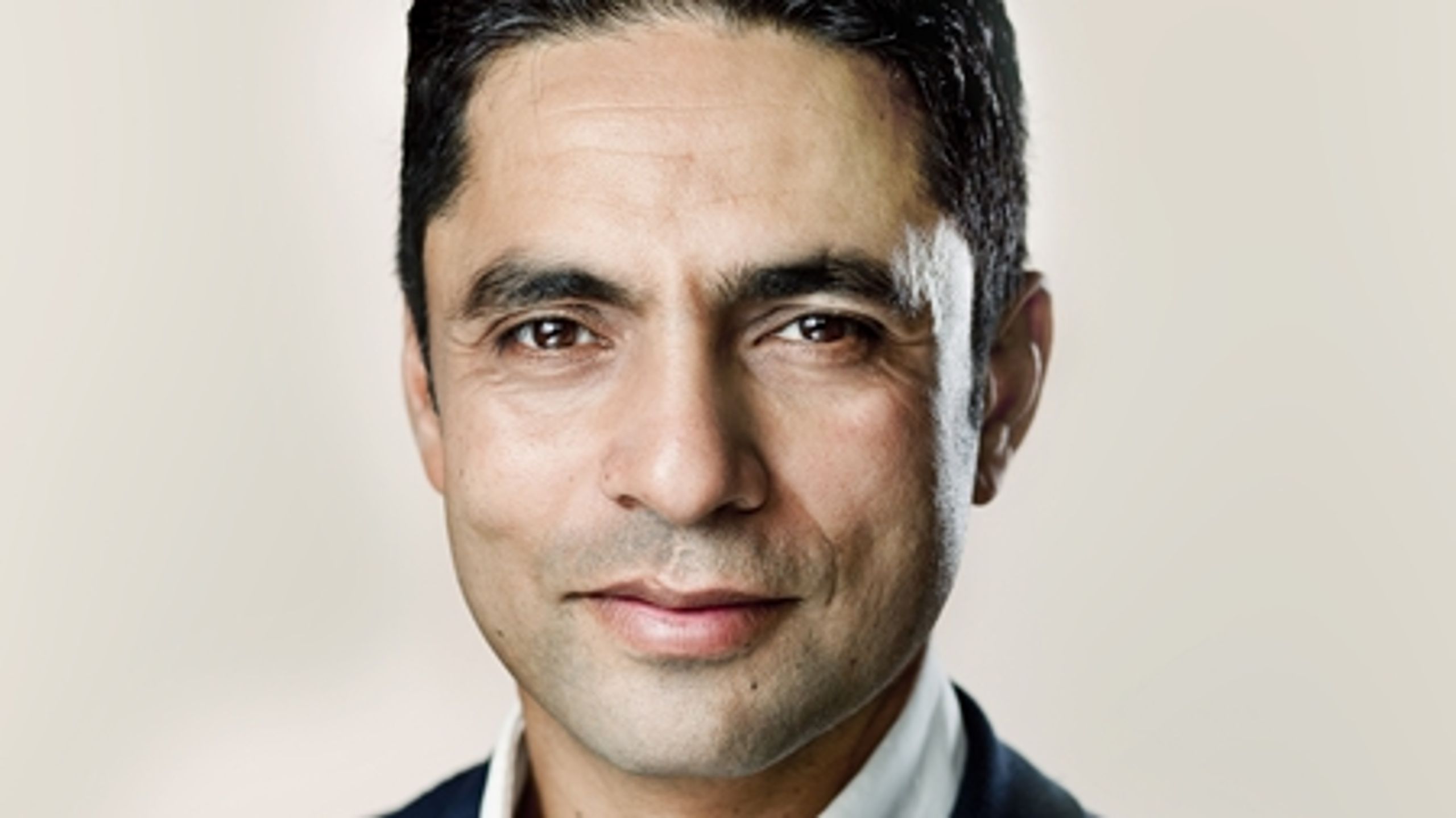 Socialminister Manu Sareen (R) har som blandt andet socialpædagog, konfliktmægler og integrationskonsulent arbejdet med de mest udsatte grupper i Danmark siden starten af 90'erne.