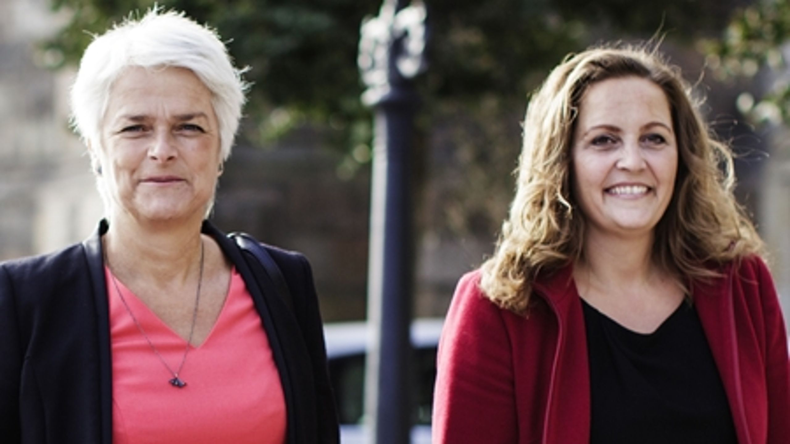 Den afgående og den nye. Annette Vilhelmsen kan nu overlade styringen af SF til sin efterfølger på formandsposten, Pia Olsen Dyhr. 
