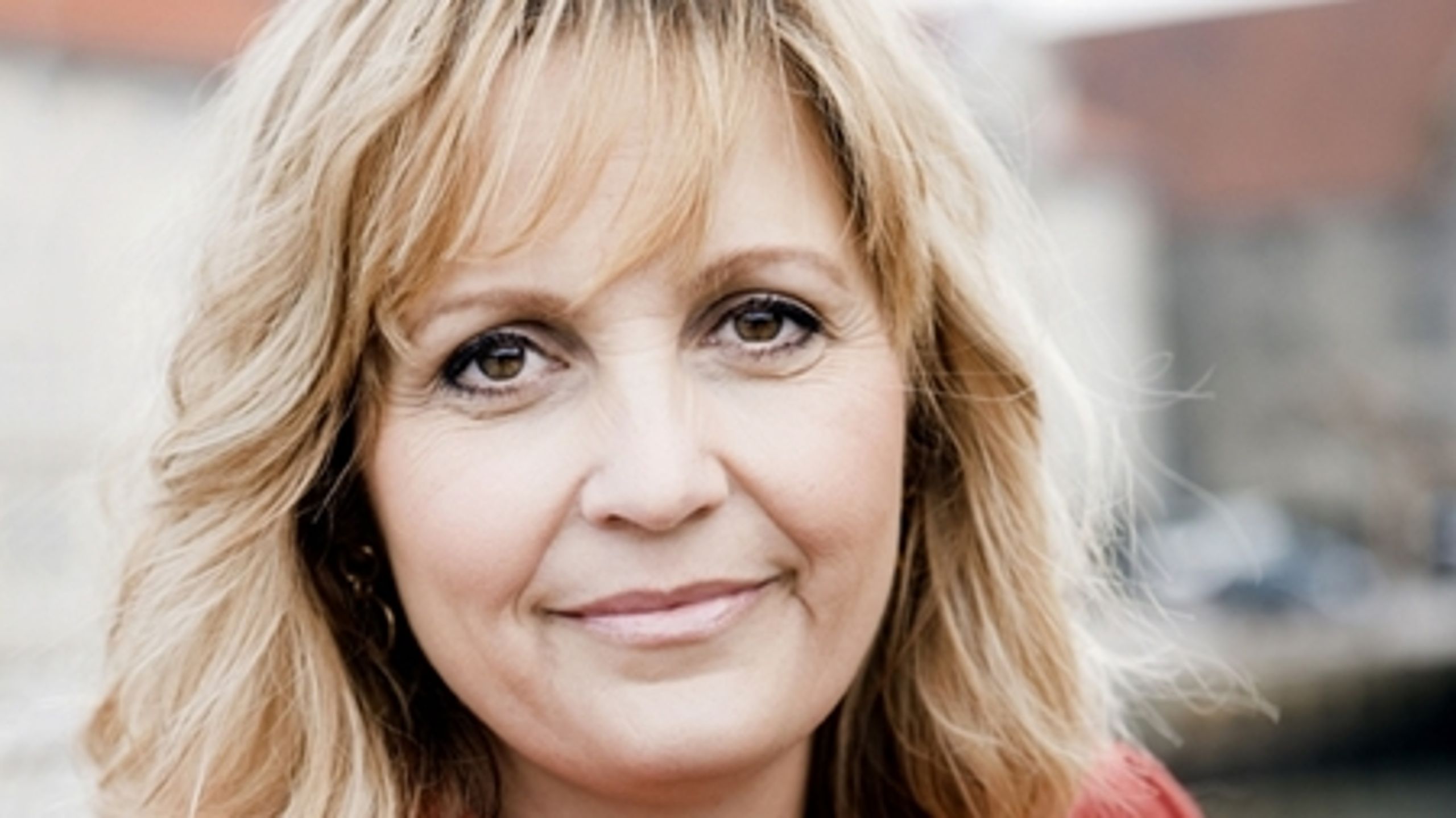 Den nye formand for SF, Pia Olsen Dyhr, risikerer at lide under manglende politisk mandat, vurderer Erik Holstein.