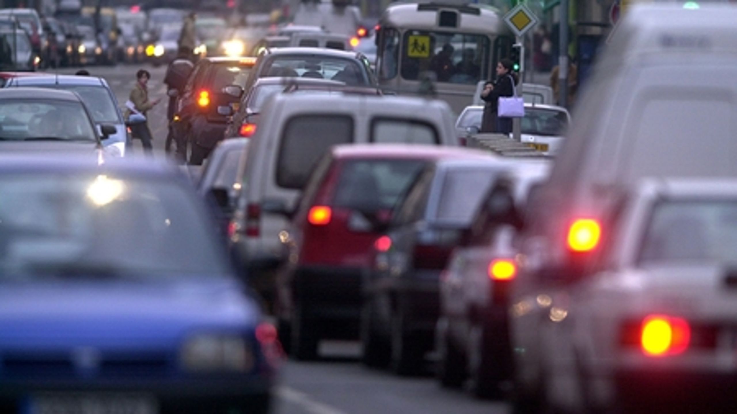 Regeringens ønske om en grøn omlægning af bilafgifterne er så godt som umulig, lyder det fra DTU-professor.