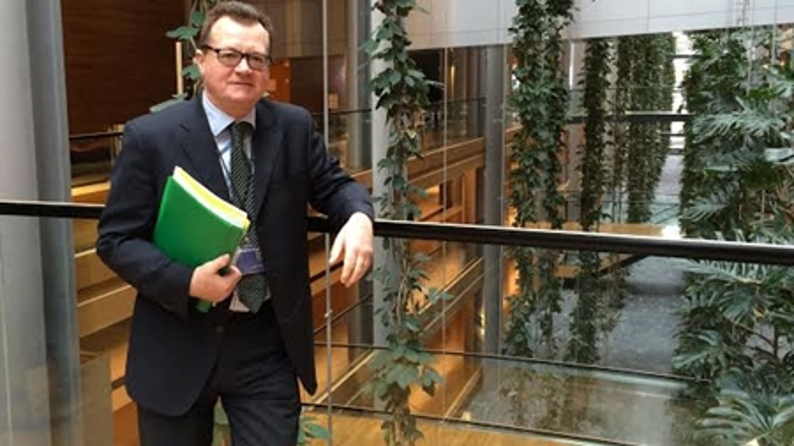 Det er godt for det globale klima og for europæisk økonomi, at Parlamentet og Rådet er blevet enige om en aftale, der reducerer bilers CO2, skriver MEP Claus-Larsen Jensen.