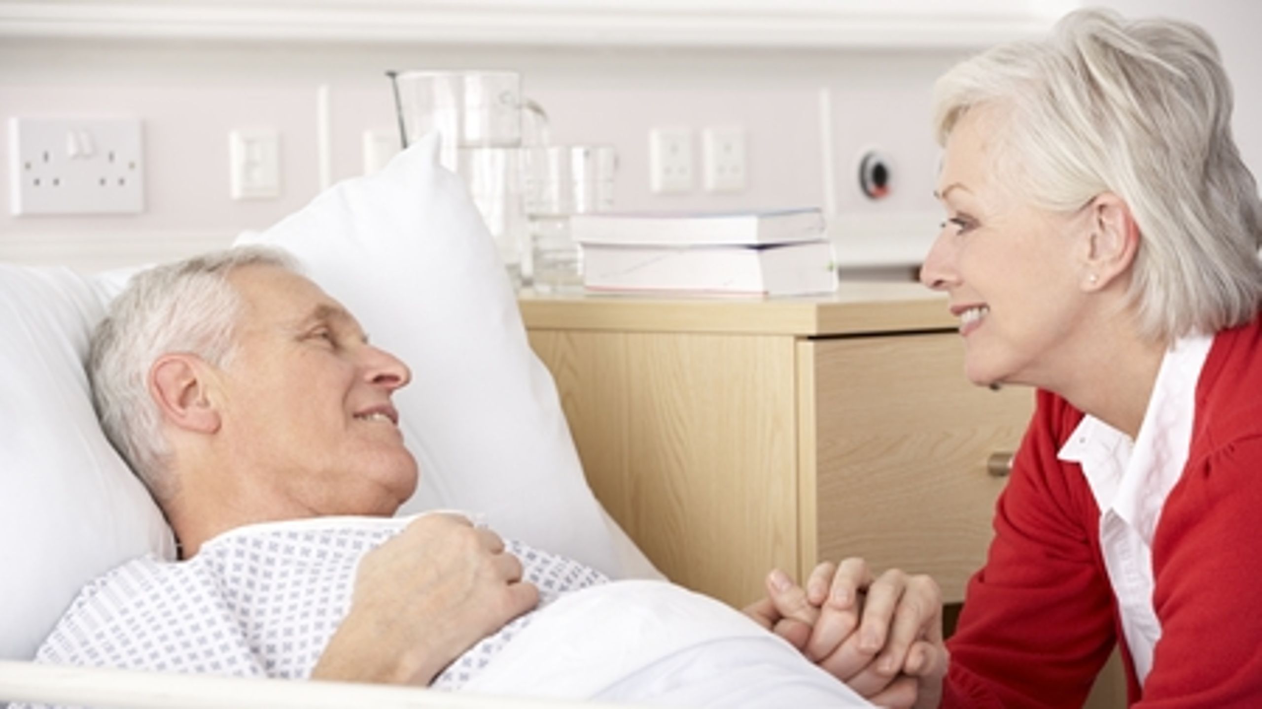 Direktør i Danske Patienter, Morten Freil, mener Prostatakræftforeningen skaber tvivl om, hvorvidt de taler patienternes eller industriens sag, når de medvirker medicinalvirksomhedernes pr-meddelelser.