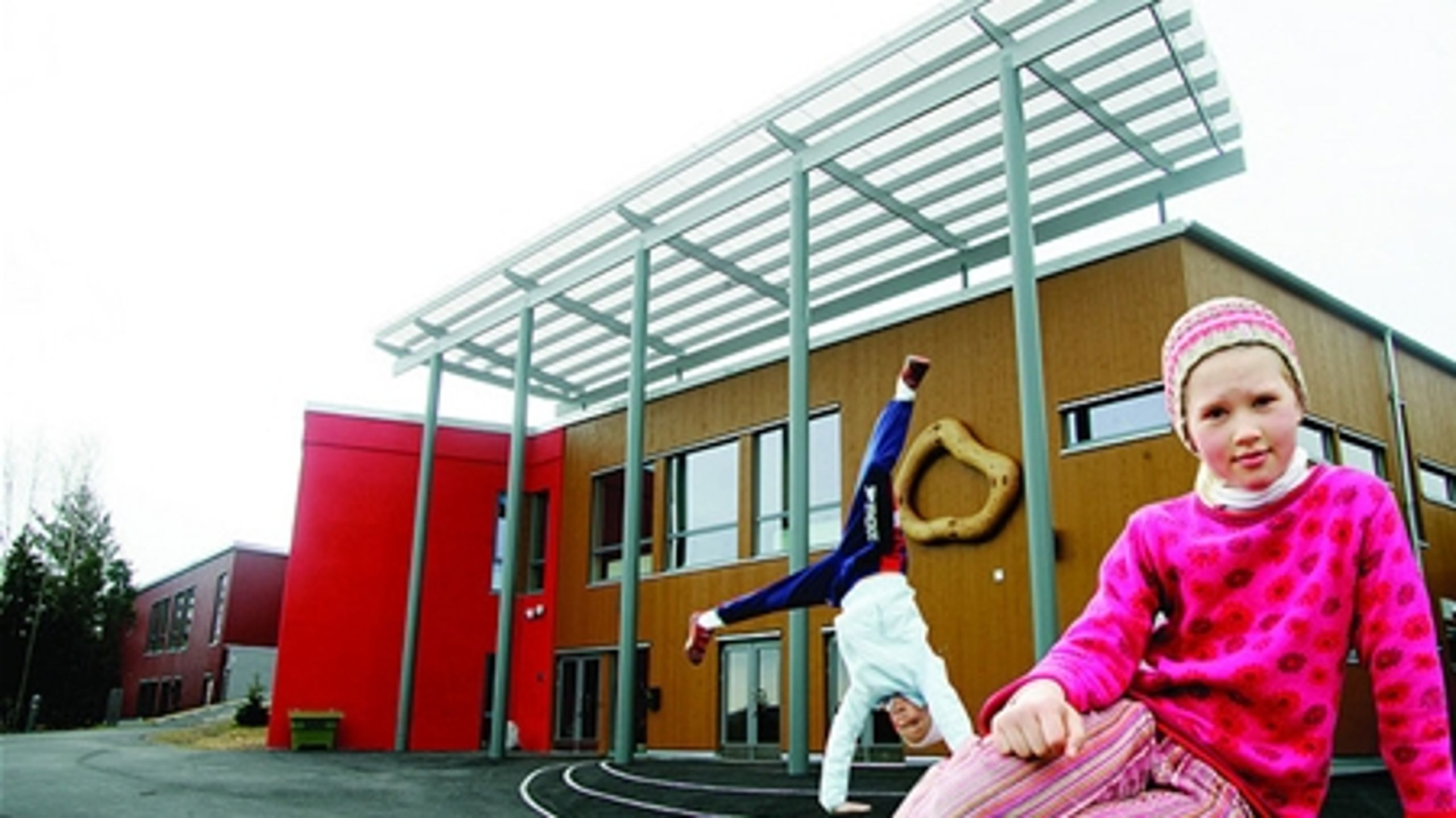Et klart flertal af danskerne ønsker ikke, at private virksomheder skal stå for folkeskolen. 