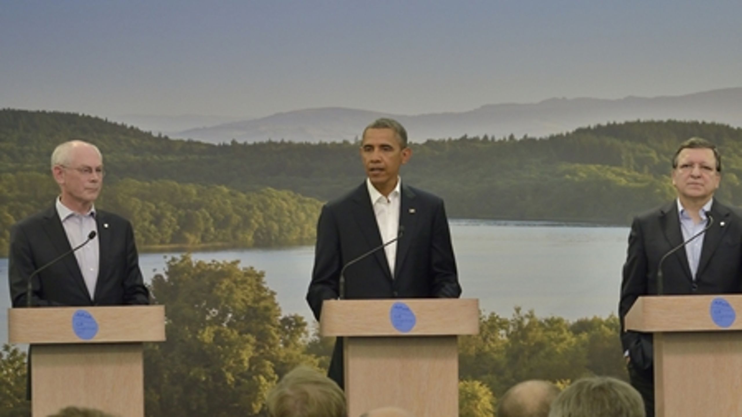 Sidste gang den amerikanske præsident Barack Obama mødtes med EU's topchefer Herman Van Rompuy (t.v.) og José Manuel Barroso (t.h.) var ved G8-mødet i Nordirland sidste år. Nu kommer Obama for første gang til Bruxelles.