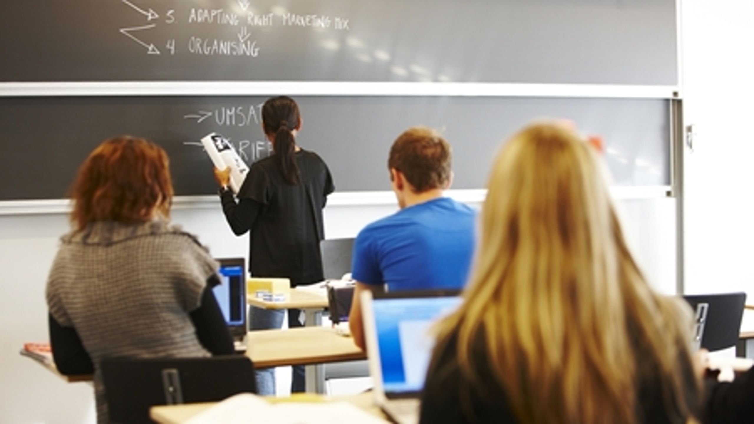 Man får ikke færre studenter til at tage gymnasiale suppleringsfag ved at tælle GSK-karakterne med i det samlede karaktergennemsnit, lyder det fra begge fløje på Christiansborg.