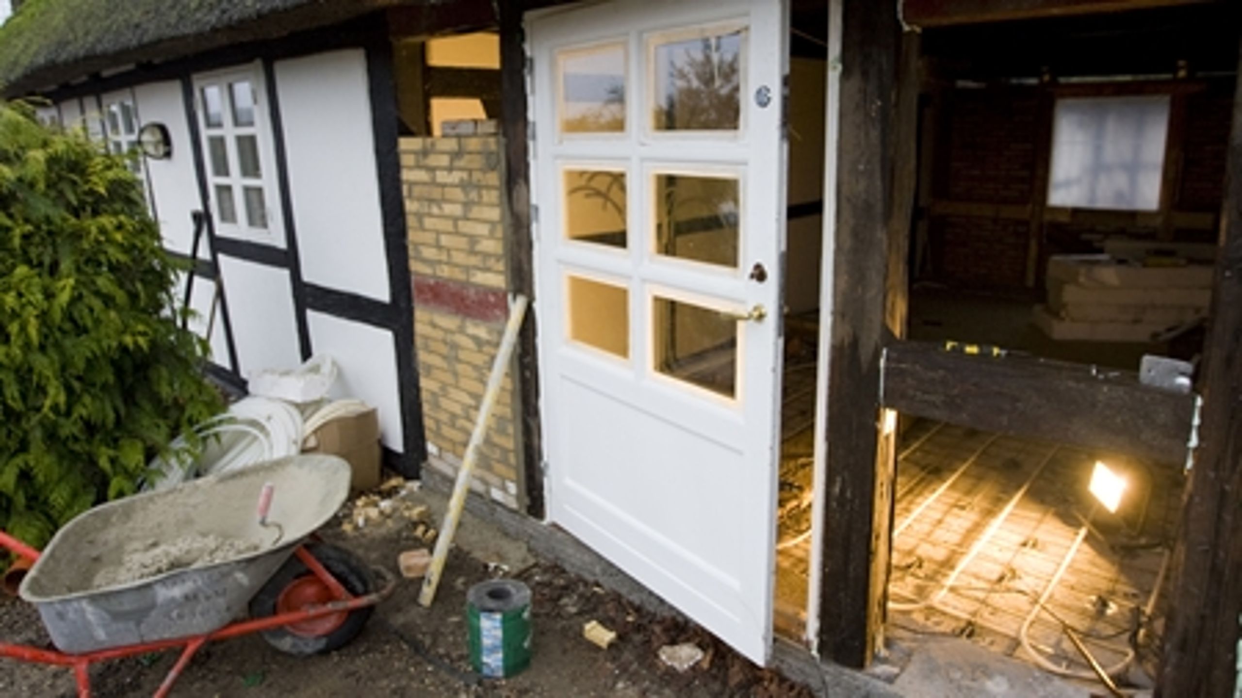 Enhedslisten kritiserer kontrollen med håndværkerfradraget. Fradraget beregnes ud fra de oplysninger om udgifter, som  borgerne selv indberetter til SKAT. 