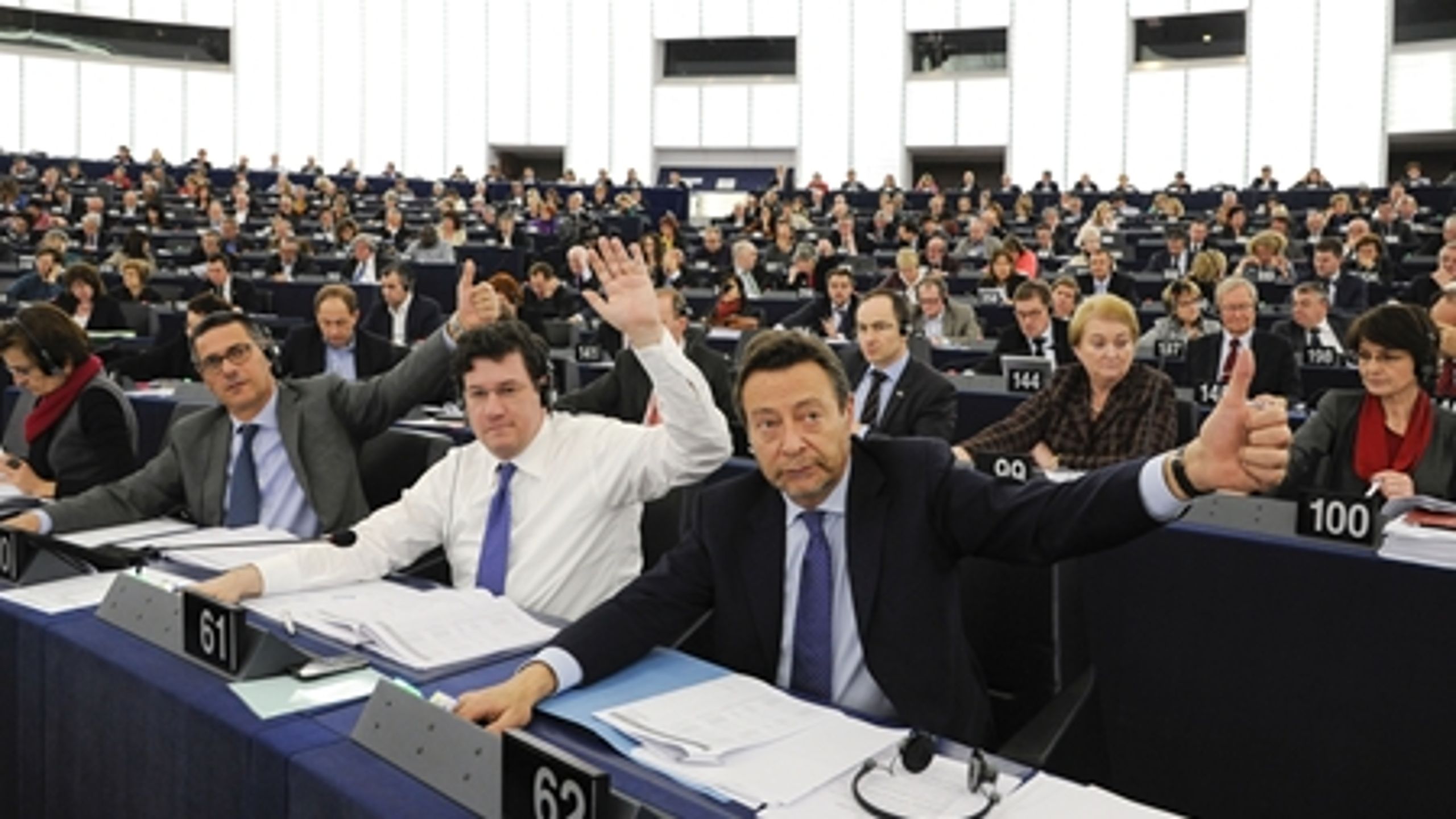 Det nye Europa-Parlament vil have 15 pladser færre end det foregående. Dermed skal EU's borgere vælge 751 parlamentarikere ved valget, der foregår den 22.-25. maj.