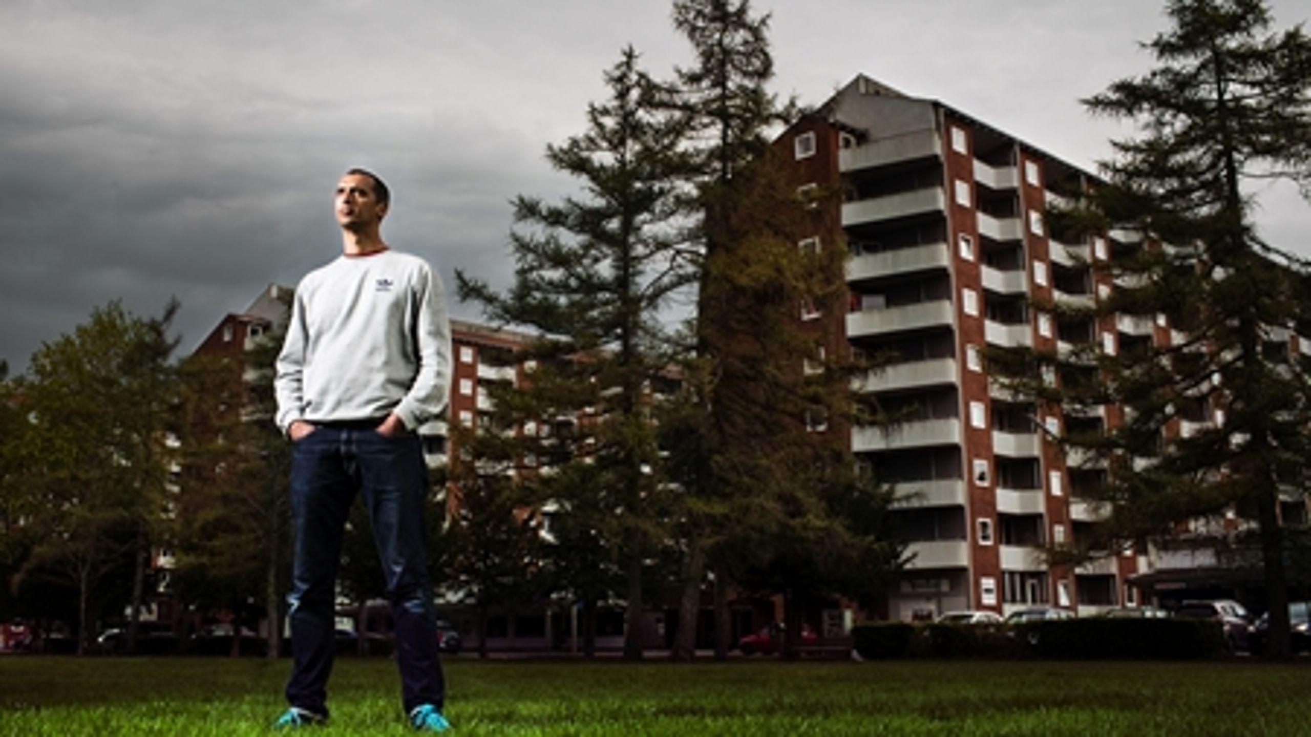 Mattias Tesfaye strammer sine budskaber, når han skal debattere. Men han skyder ikke fra hoften for at få billige point. "Jeg har sat mig ind i det og har et standpunkt. Det er man velkommen til at være uenig i. Jeg er godt klar over, at når jeg leverer standpunktet, så har jeg ikke alle mellemregningerne med. Det er en del af gamet at være skarp," siger han.

 