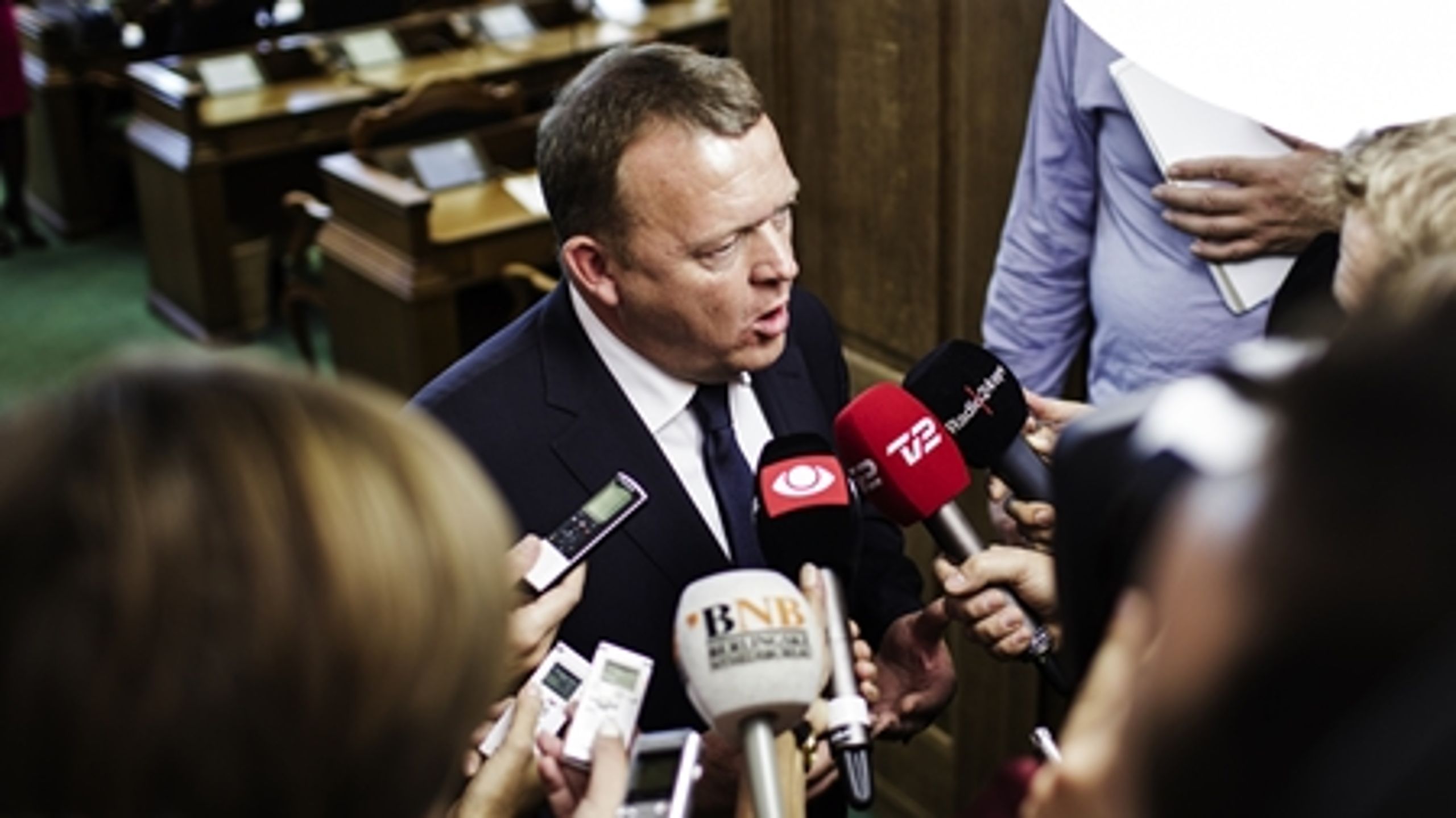 En voldsom uge omkring partileder Lars Løkke Rasmussens bilag har fået Venstre til at dykke i meningsmålingerne op til Europa-Parlamentsvalget.