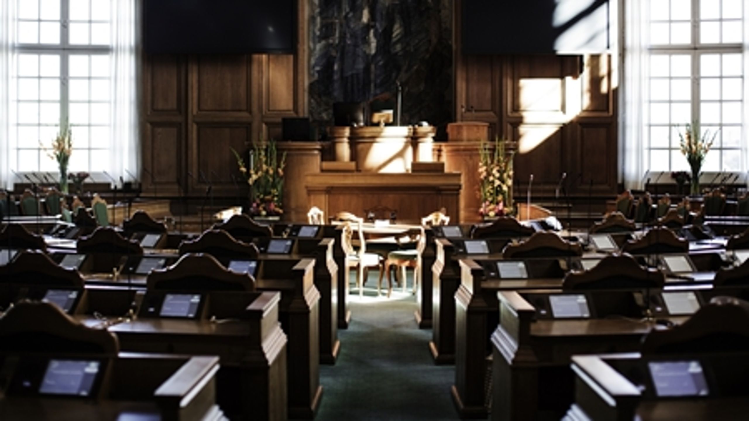 Der er støtte fra flere partier til en mere grundig vurdering af forholdet til EU inden de danske love vedtages i Folketinget.