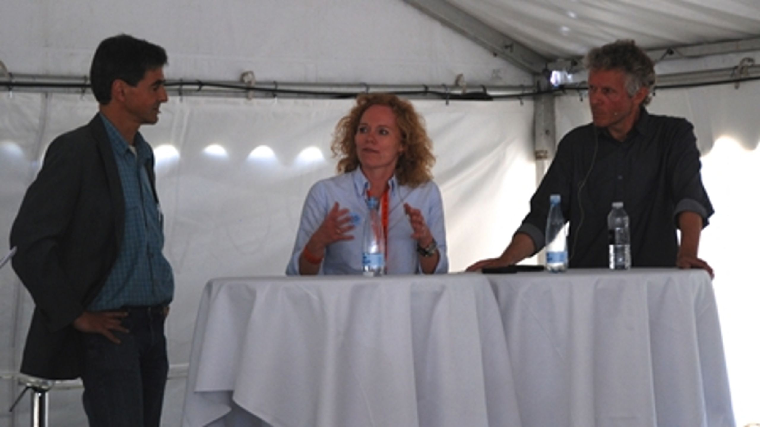 Hans Nikolajsen, Mette Rose Skaksen og Ulf Hjelmar i debat. 
