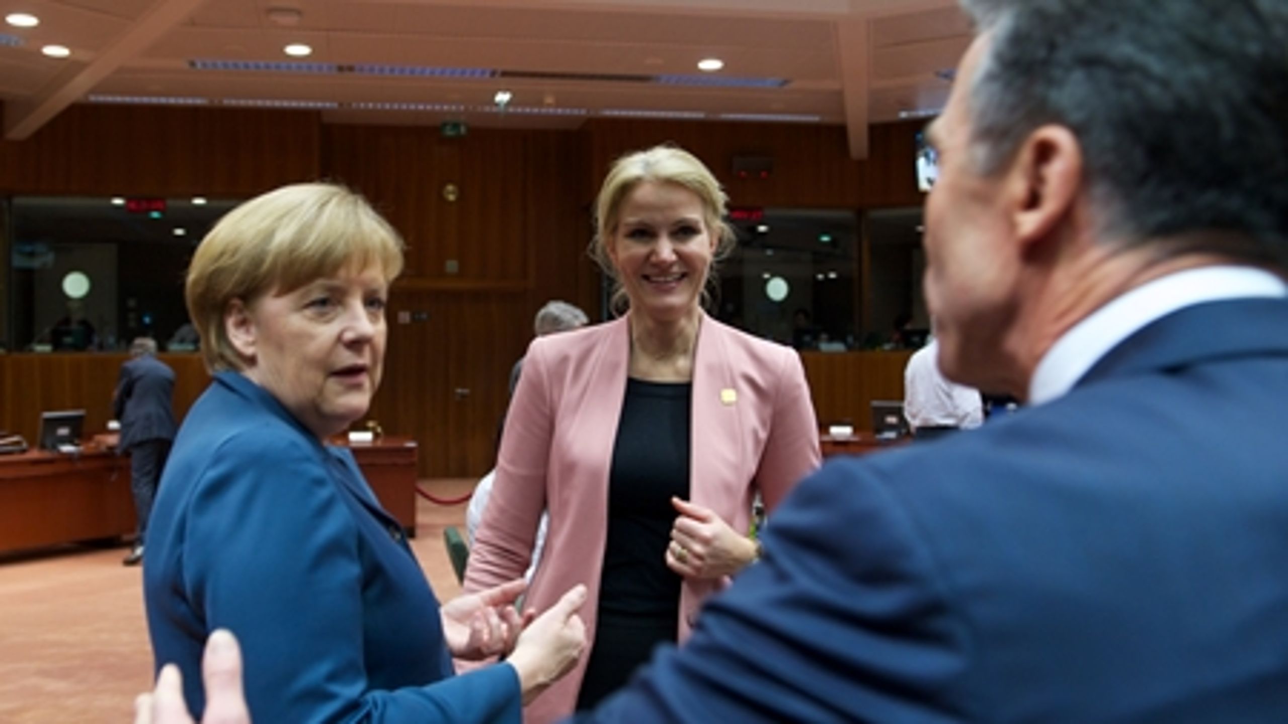 Torsdag var Thorning til møde med den tyske kansler Merkel i Berlin. Lørdag rejser hun til Paris og mødes med den franske præsident Hollande. 