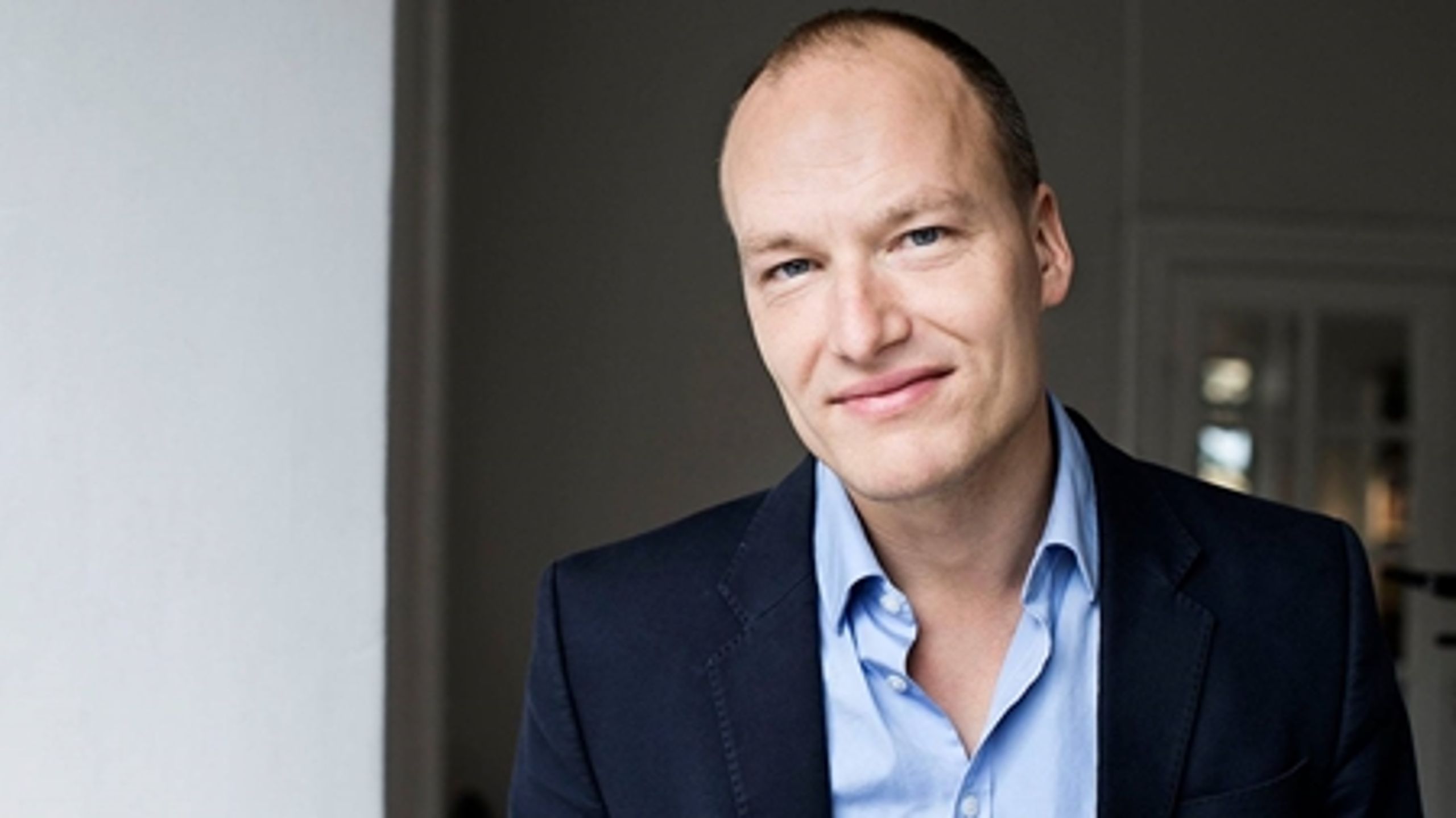 EL-partitoppens strategiske rådgiver, Pelle Dragsted, mener, det var en politisk fejltagelse, at Enhedslisten ikke selv stillede op til Europa-Parlamentsvalget.