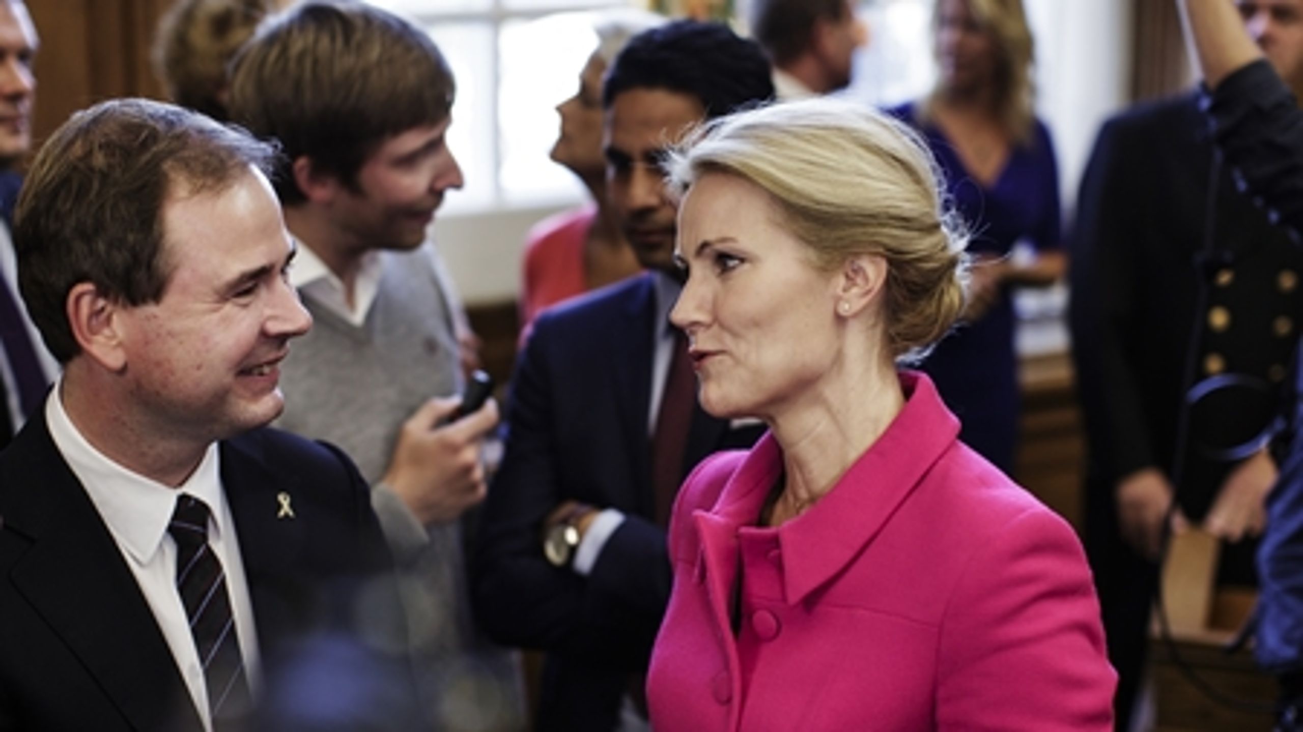 Statsminister Helle Thorning-Schmidts pressesekretær, Lea Juel Henriksen, skal fremover arbejde for forsvarsminister Nicolai Wammen. 