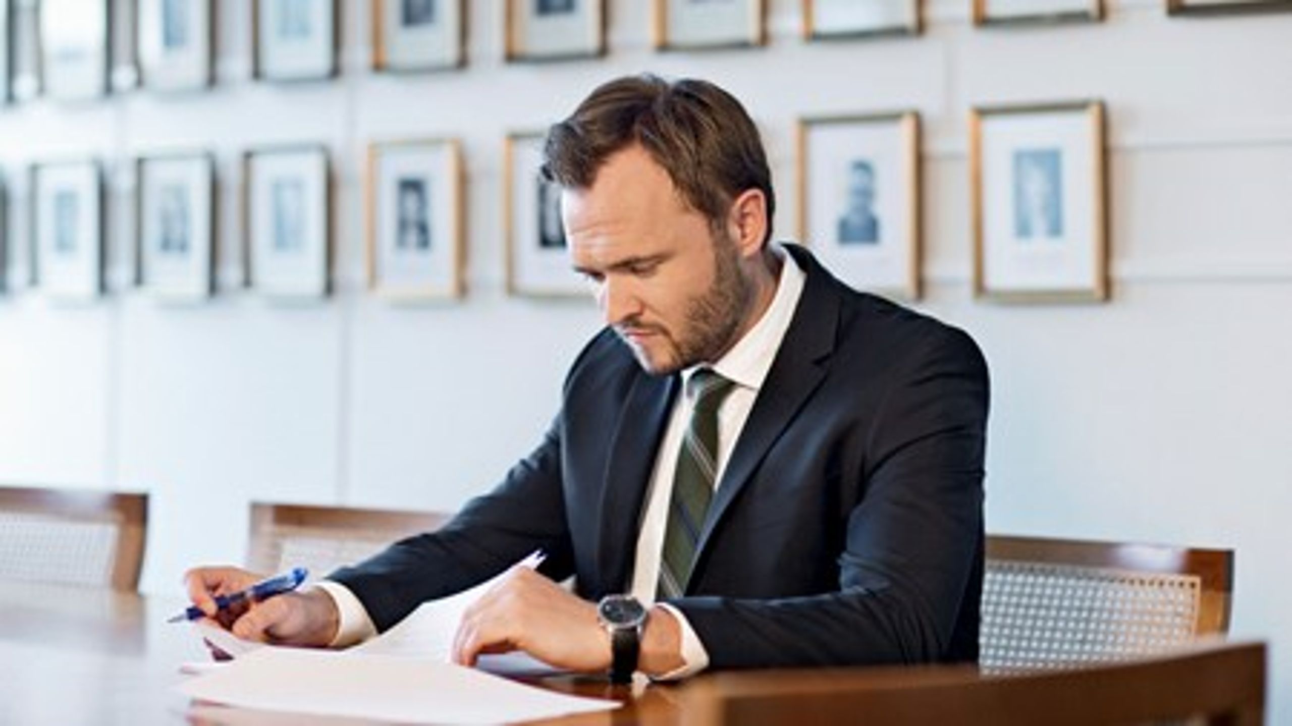 <span>Trods flere listeria-dødsfald har fødevareminister Dan Jørgensen (S) valgt at beholde direktøren i Fødevarestyrelsen.<br><br></span>