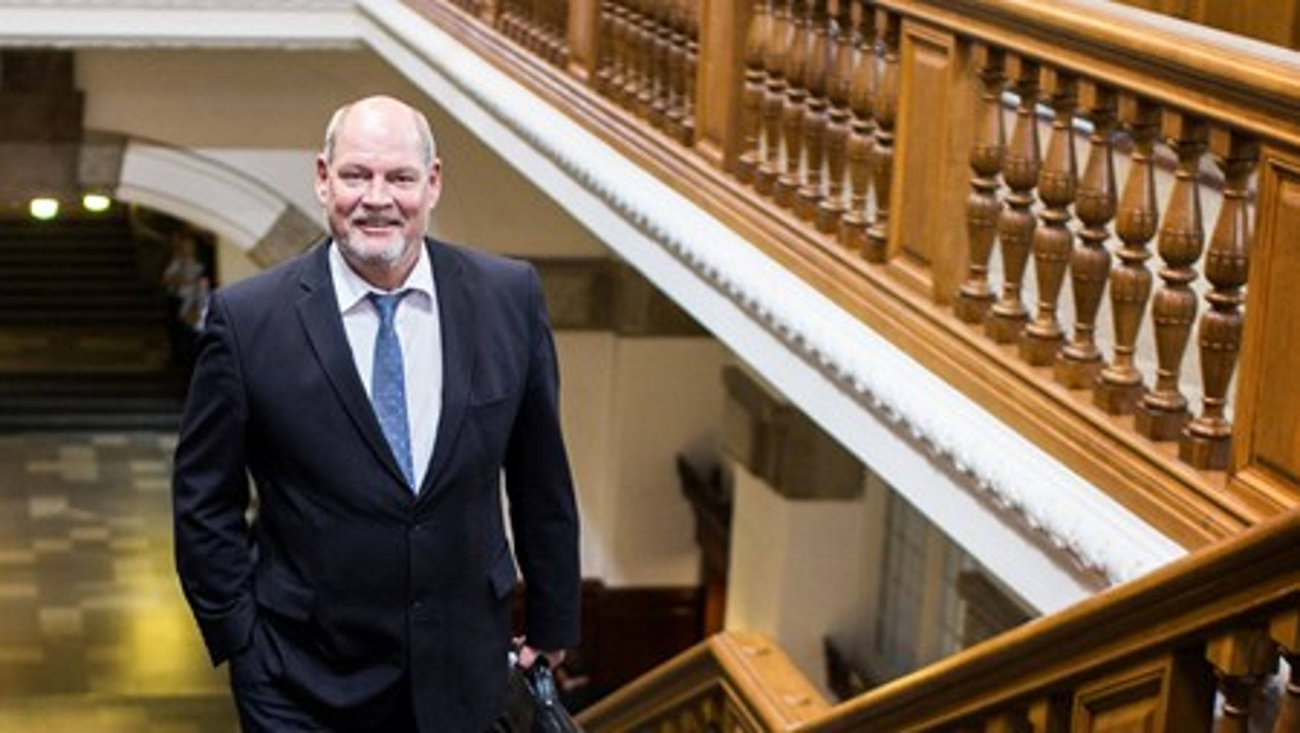 LO og 3F slutter sig nu til den store kreds af organisationer, som kritiserer boligminister Carsten Hansen (S) og regeringen for ikke at pumpe endnu flere penge i renoveringen af den almene sektor. <br>