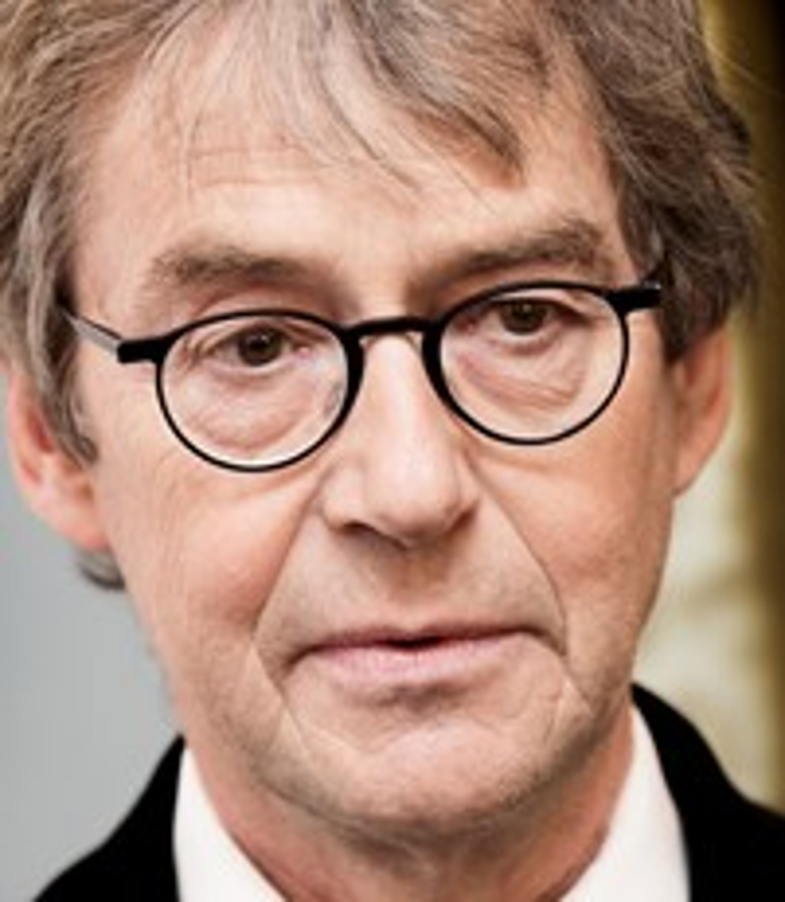 Departementschef i&nbsp;Kirkeministeriet Henrik Nepper-Christensen har besluttet at fratræde sin stilling i marts 2015 for at gå på pension.