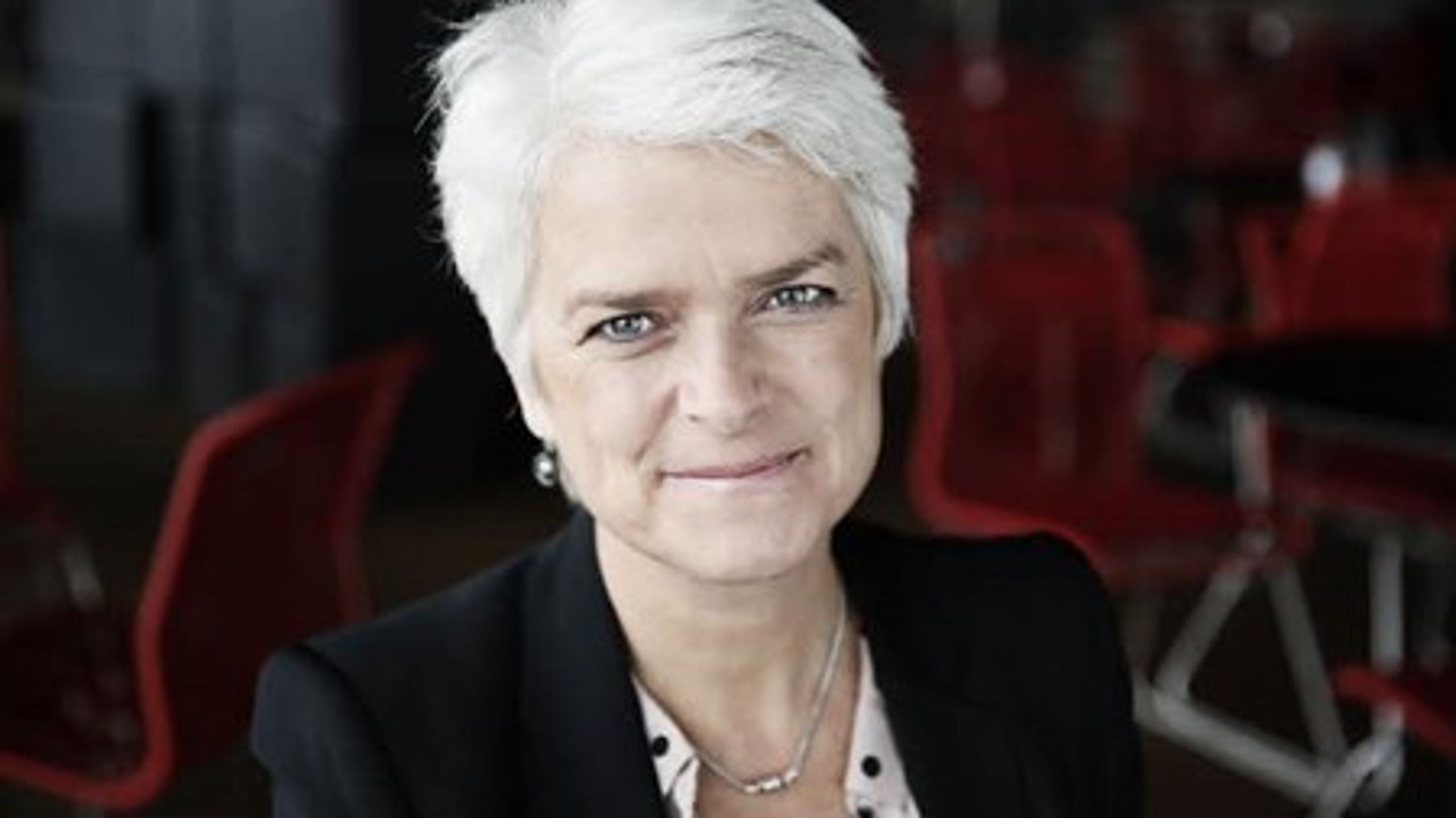 SF's forskningsordfører Annette Vilhelmsen vil i samarbejde med Venstre, De Konservative, Dansk Folkeparti og Uffe Elbæk i næste uge lægge yderligere pres på uddannelsesministeren med en forespørgselsdebat i Folketinget. Et flertal uden om regeringen vil have en anden model for beskæring af uddannelserne. <br>