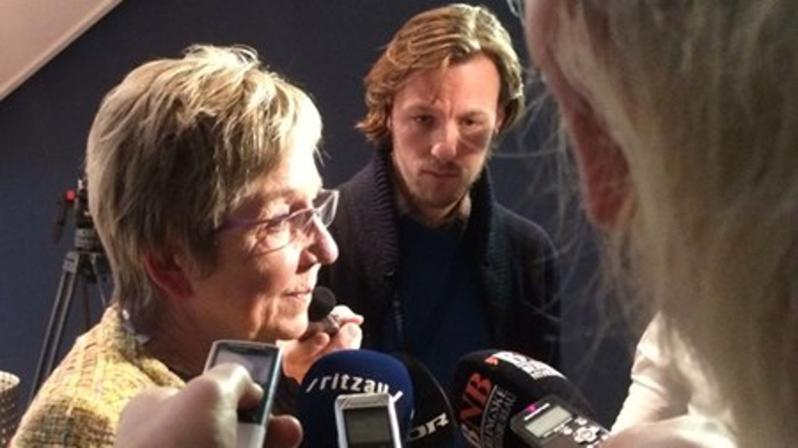 Kulturminister Marianne Jelved (R)&nbsp;har tirsdag besluttet at underskrive en ny&nbsp;public service-kontrakt med DR, som betyder, at DR&nbsp;UnderholdningsOrkestret kan lukkes.&nbsp;