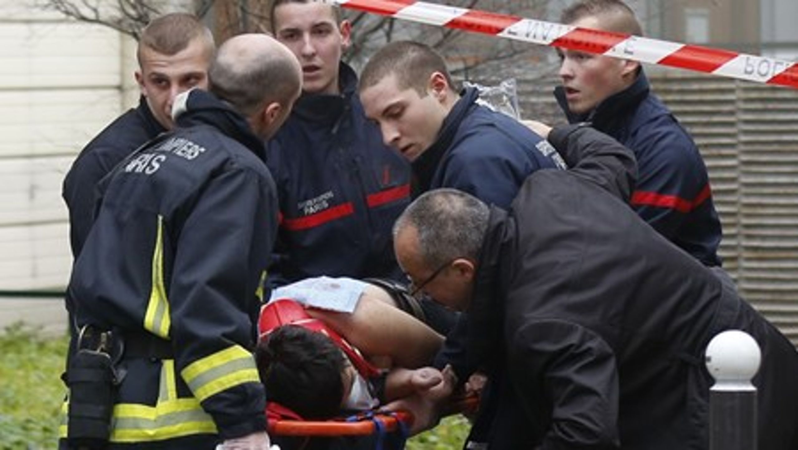 "Svaret på angrebet er her og nu fordømmelse – men svaret er også, at det ikke må føre til, at medierne holder sig tilbage med ytringer af frygt for terroristerne," mener organisationen Danske Medier.