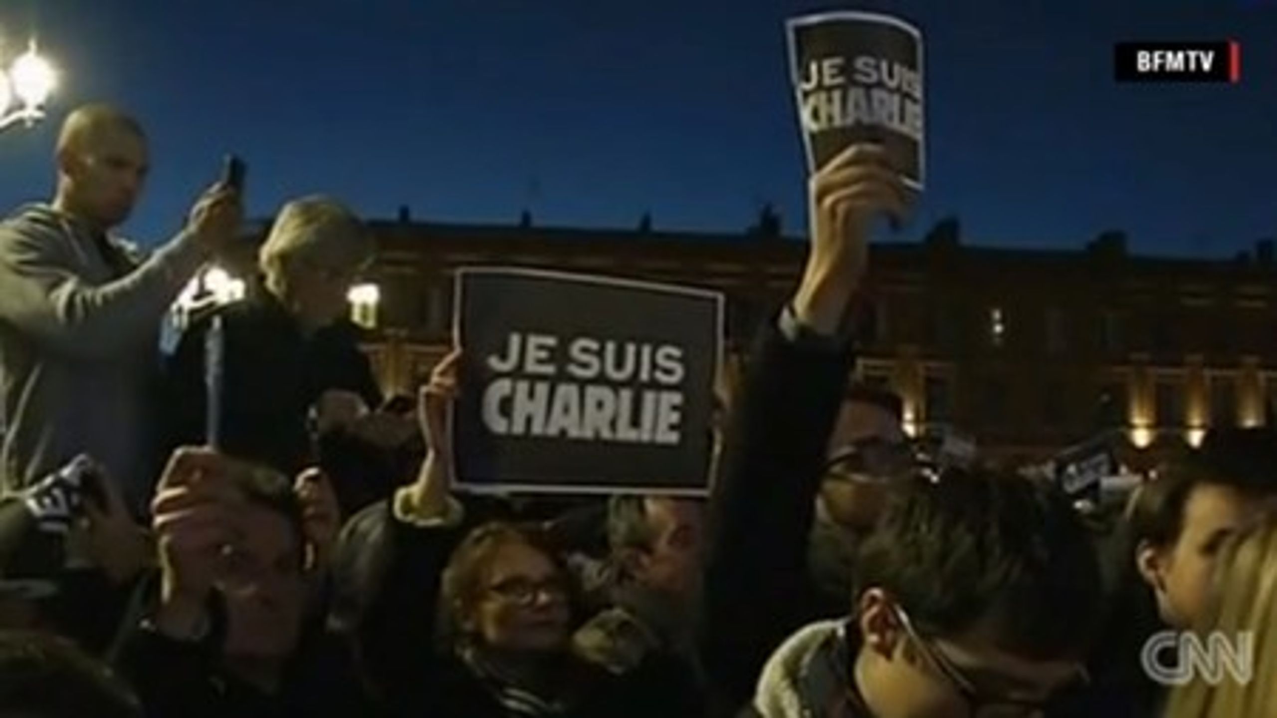 CNN er et af de medier, der valgte ikke at bringe Charlie Hebdo's satiretegninger, mens andre toneangivende amerikanske medier brød med traditionen i USA og publicerede visse&nbsp;tegninger.<br>.