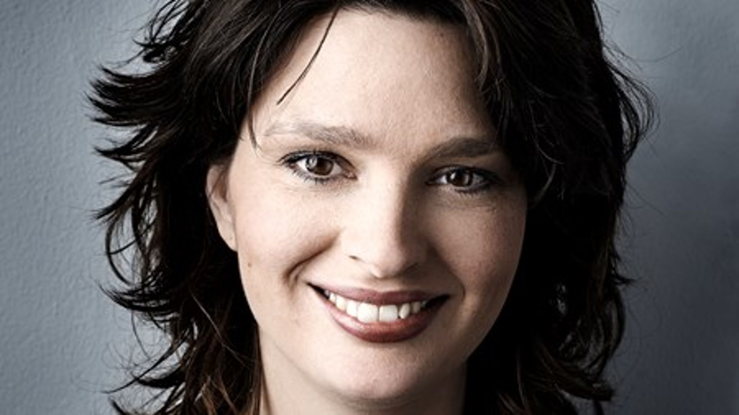 For Majbrit Berlau, formand for Dansk Socialrådgiverforening, er det vigtigt, at en ny beskæftigelsespolitik for de ikke-arbejdsmarkedsparate ledige fokuserer på langsigtet investering i de arbejdsløse. For DA er det derimod tryghed for virksomhederne, så de tør ansætte flere svage ledige,&nbsp;der står centralt.