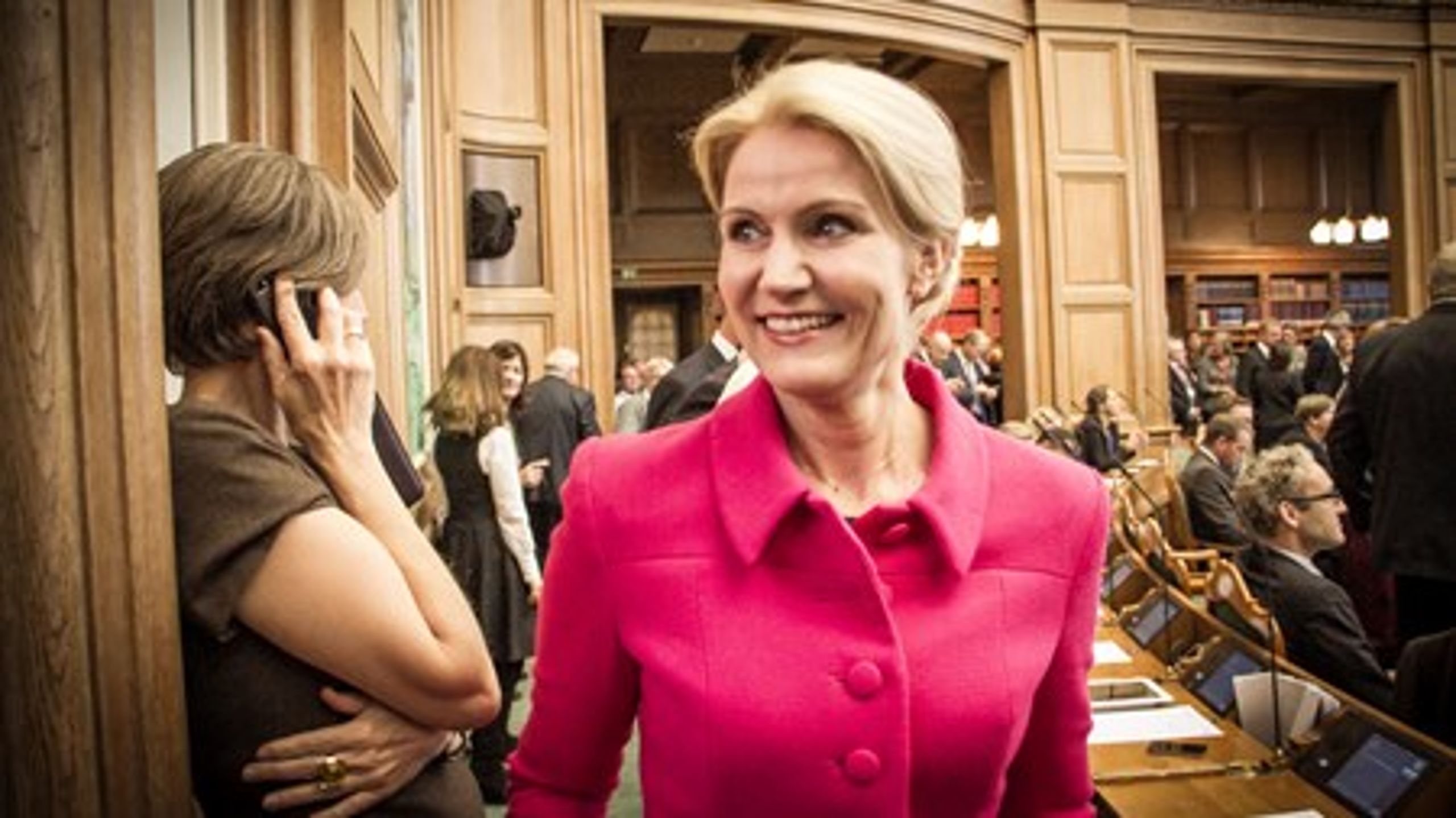 Statsminister Helle Thorning-Schmidt (S) kan glæde sig over, at Socialdemokraterne overhaler Venstre i ny meningsmåling.&nbsp;