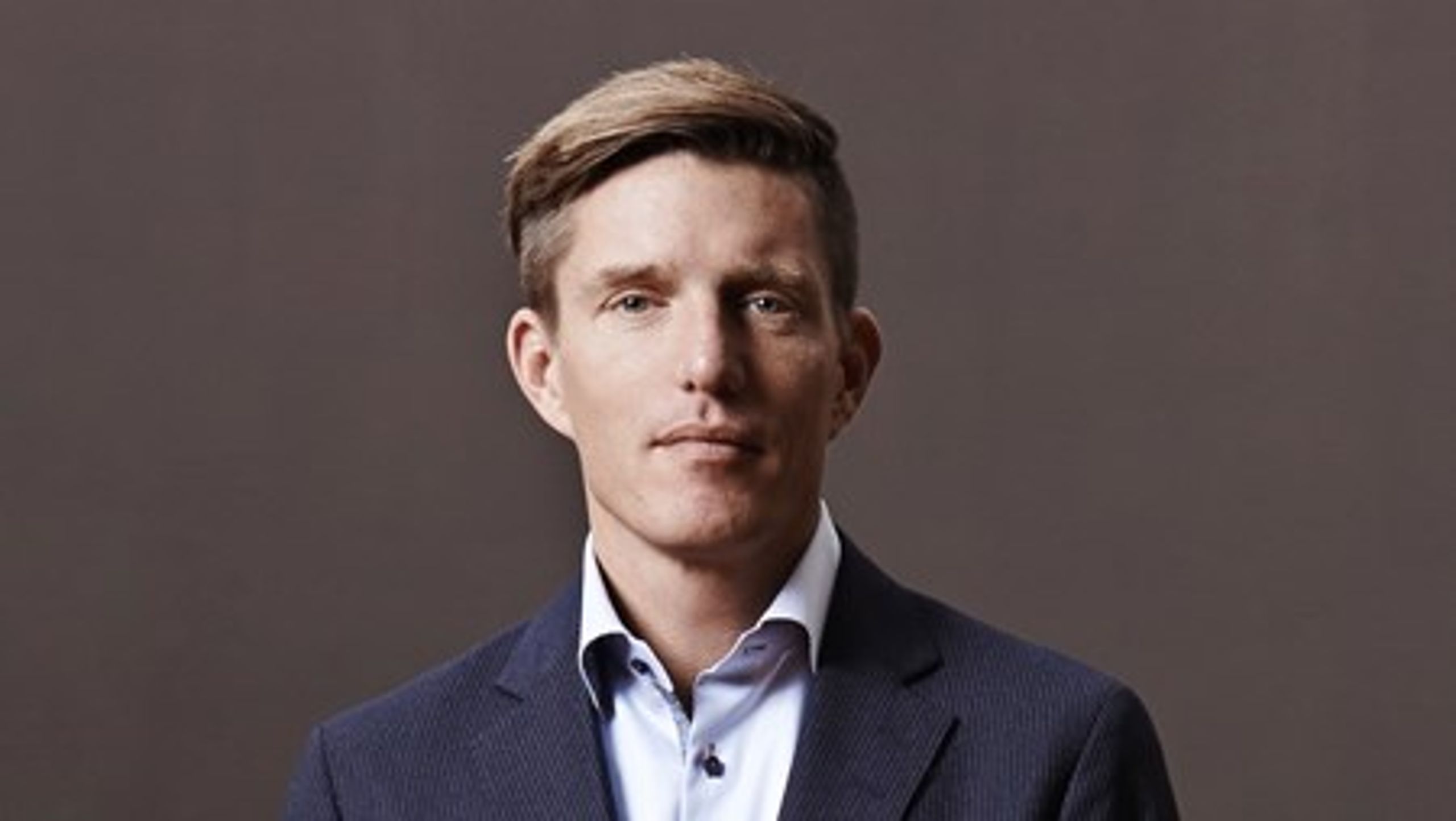 "Taxametersystemet er ikke designet til aktivitetsopgang, fordi bevillingerne tildeles bagudrettet, hvilket giver høj risiko ved investering i øget optag og nye uddannelser og besværliggør den økonomiske styring," skriver Jannik Schack, politisk chef i Tænketanken DEA.