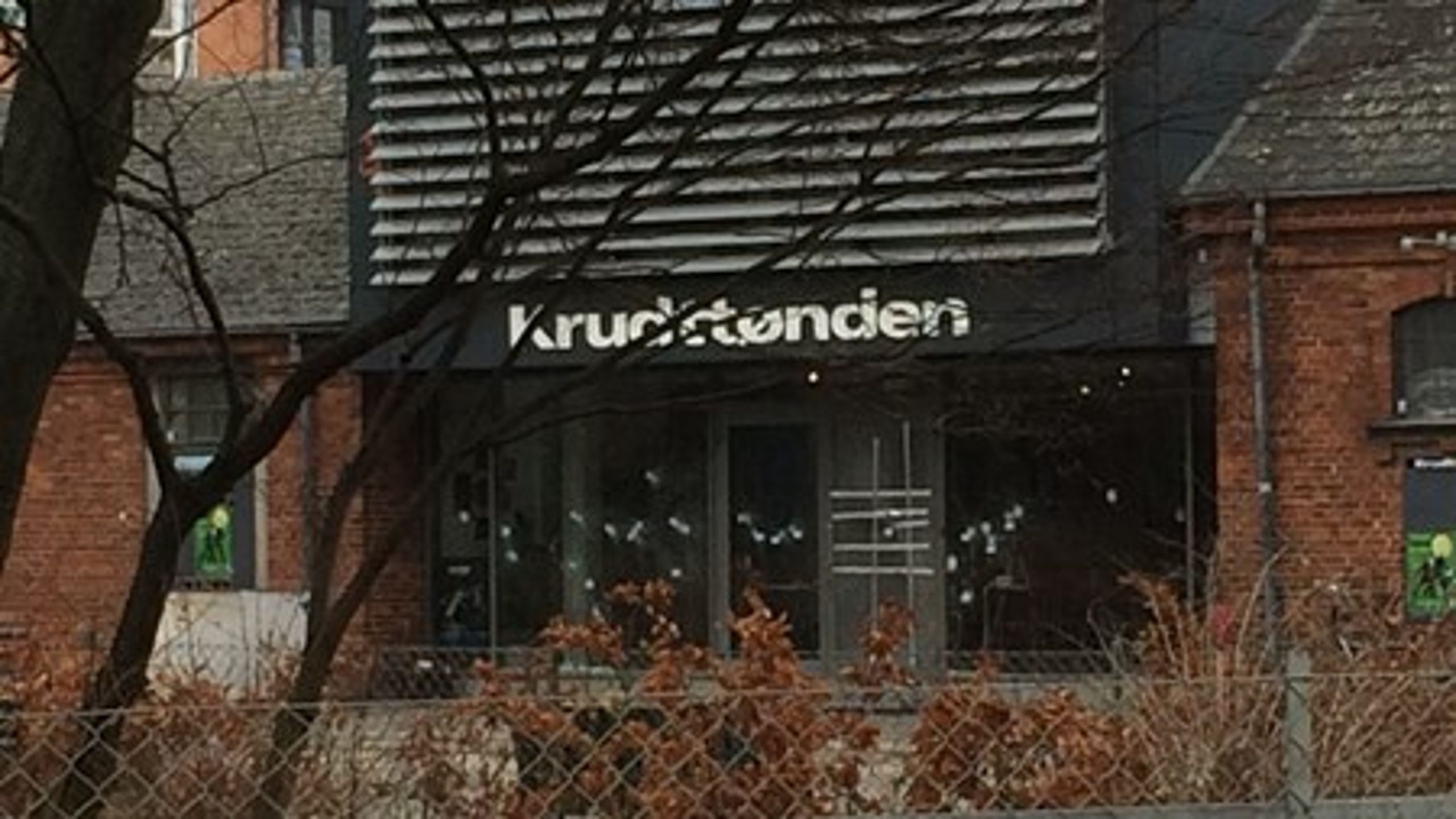 Lørdag eftermiddag affyrede en mand op mod 40 skud&nbsp;mod et debatarrangement ved kulturhuset Krudttønden på Østerbro.&nbsp;