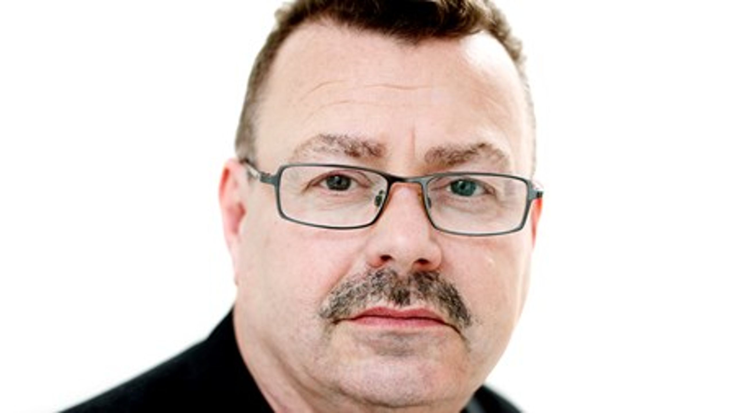 "Kun en danskejet virksomhed har vendt sig imod ønsker om
skærpede krav og har ønsket kravet helt fjernet. Der er tale om en virksomhed,
som har lagt hele sin produktion i Polen, så begrundelsen for at tage særlige
hensyn til denne virksomheds særlige interesser er meget svær at få øje på", skriver Per Clausen.&nbsp;