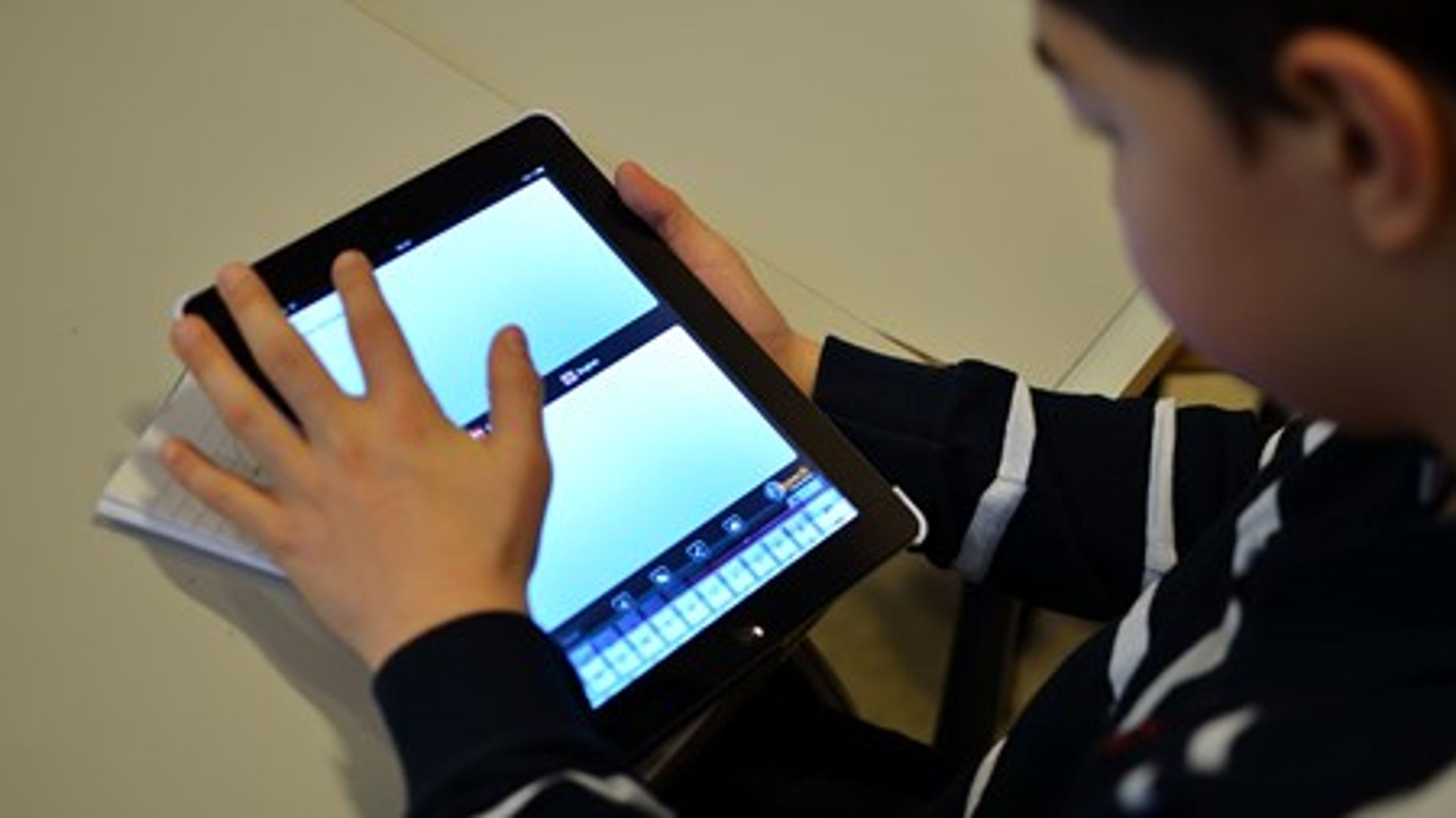 Brugen af tablets i folkeskolen&nbsp;holder elever indendørs i frikvarteret, skriver&nbsp;Theresa Schilhab og Cathrine Hasse,<br>henholdsvis lektor og professor ved DPU, Aarhus Universitet.