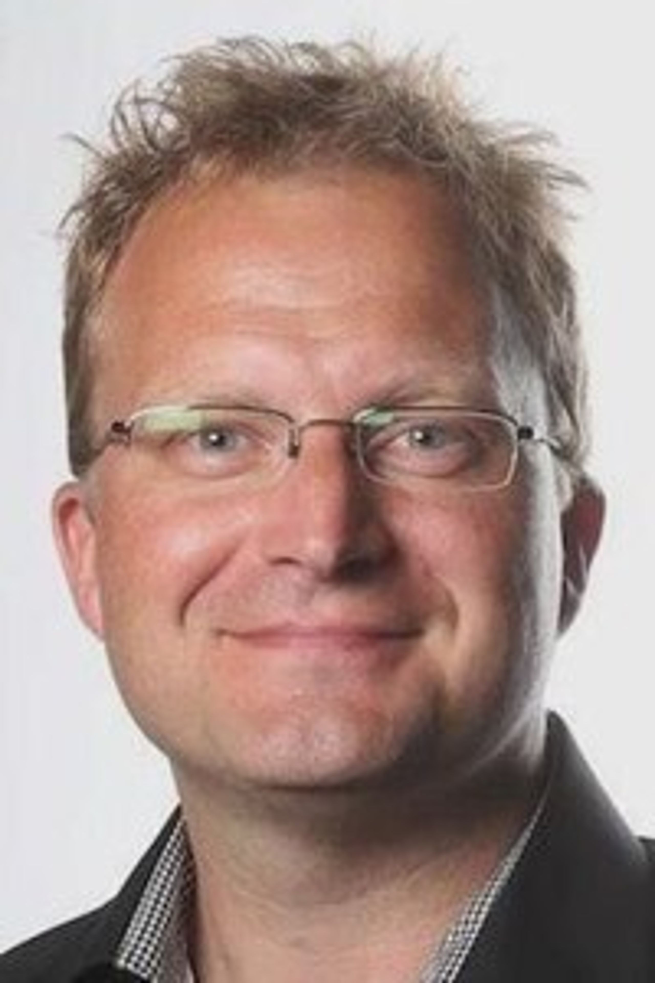 "Med en mere målrettet
miljølovgivning kan der produceres mere på de gode landbrugsjorder, mens de allerdårligste
og miljøfølsomme jorde kunne tages ud af produktionen til gavn for miljøet og
naturen," skriver formand for Landdistrikternes Fællesråd, Steffen Damsgaard.