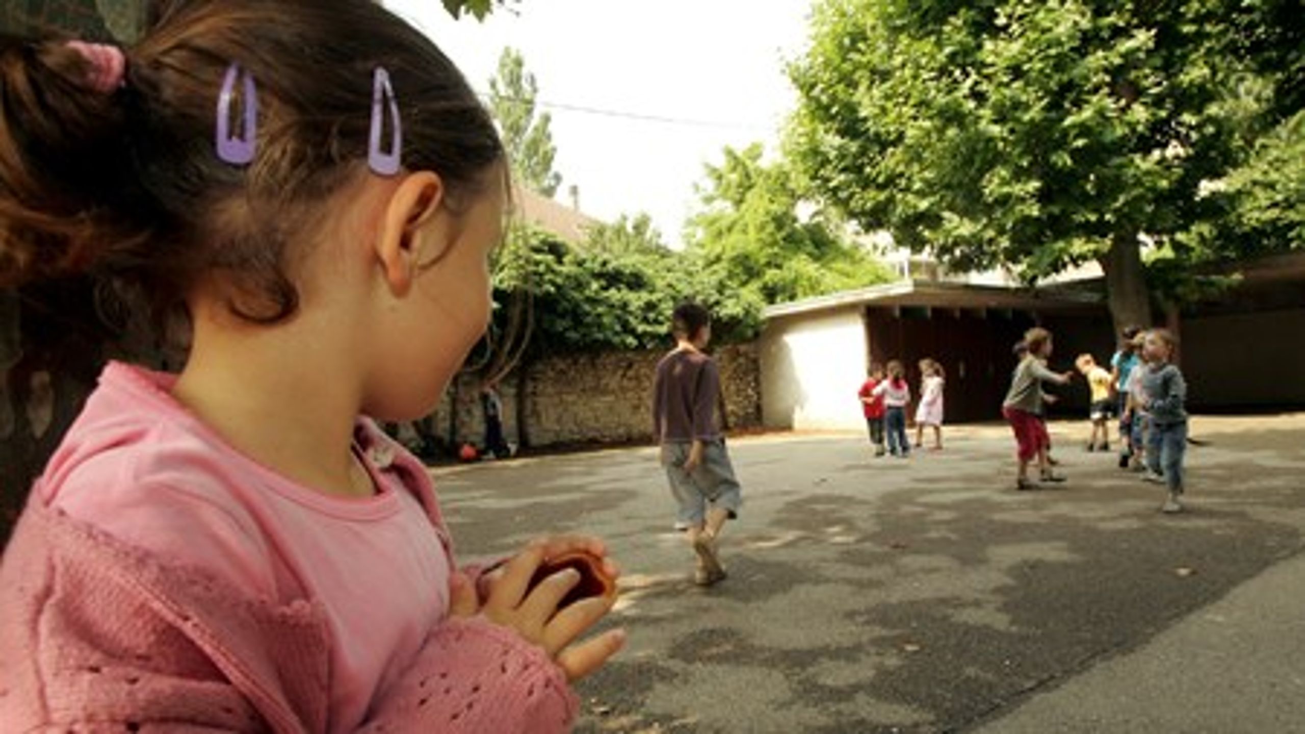 Med Mimi Jakobsen i spidsen vil Red Barnet have ændret lovgivningen, så den enkelte skole kan gøres ansvarlig for mobning i konkrete sager.