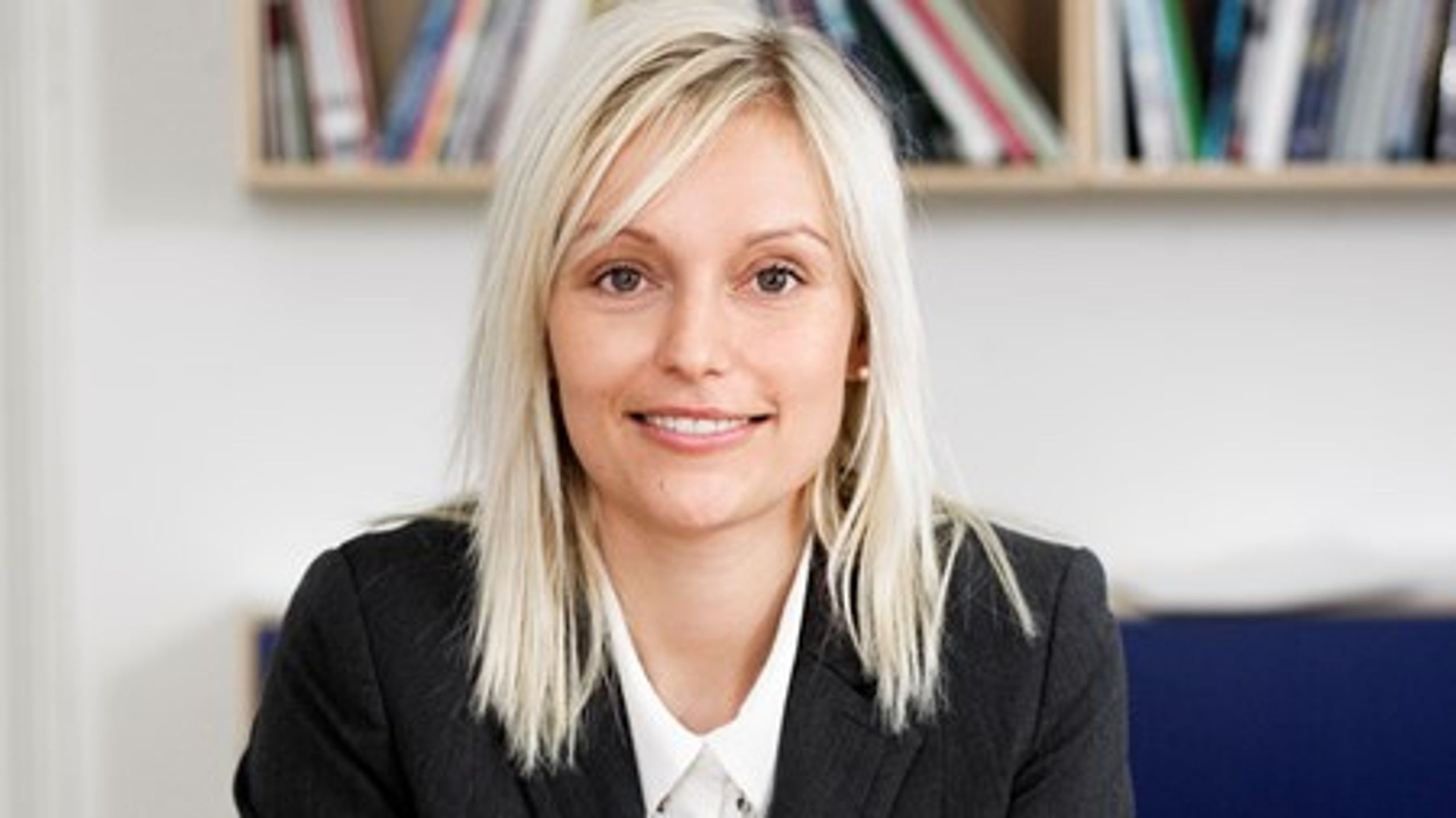 "Flere undersøgelser viser, at studerende, der
har relevant erhvervserfaring med sig, har markant lettere ved at komme i
arbejde, og samtidig må man også konstatere, at der er markant forskel mellem
uddannelserne," skriver Mie
Dalskov Pihl, chefanalytiker i AE. <br>