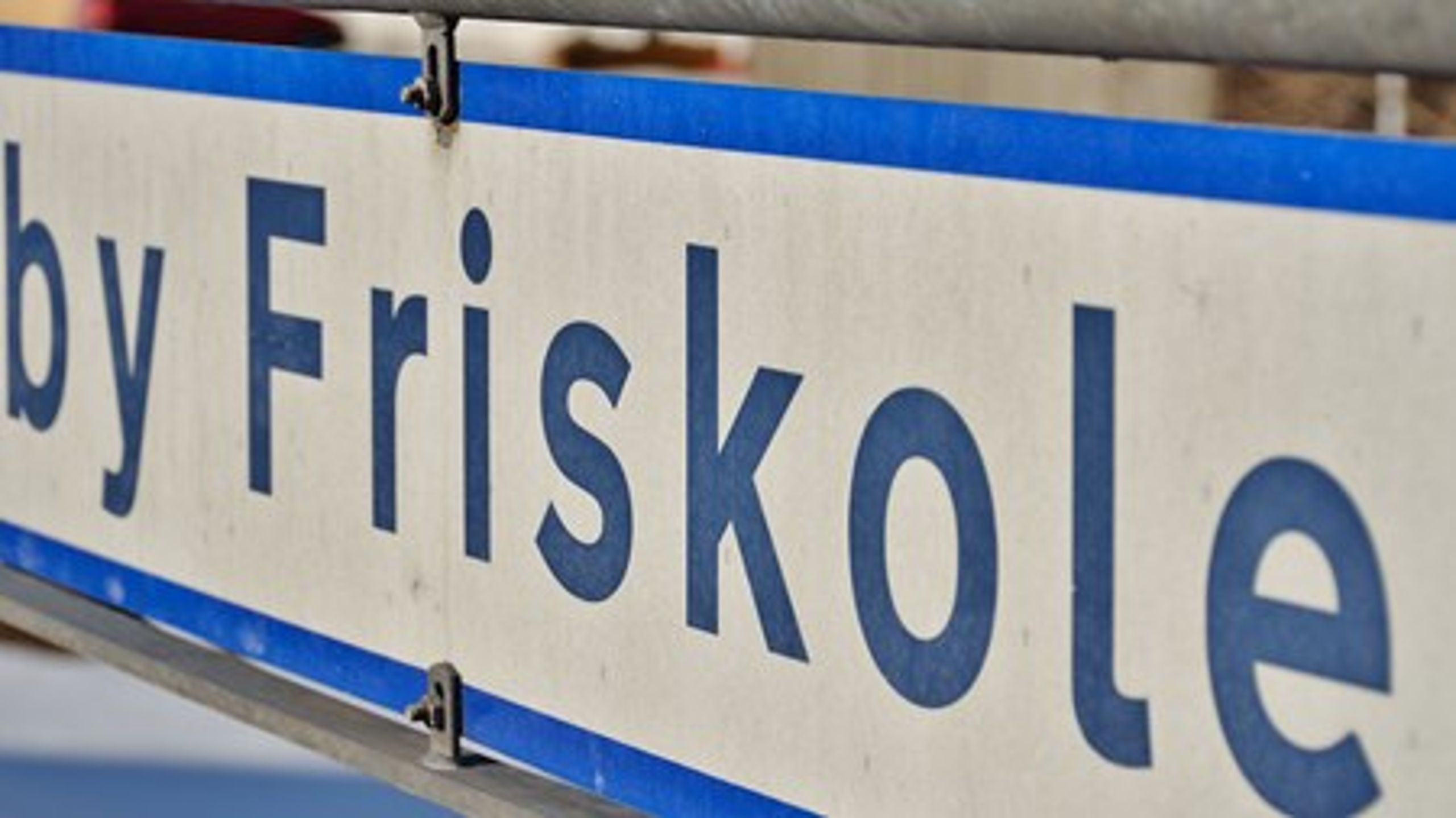 Den muslimske friskole Lykkeskolen i Aarhus har forbrudt sig mod friskoleloven, fordi den har gjort forskel på piger og drenge i undervisningen. Kun drengene kom med på rejser til Mekka - så nu skal skolen tilbagebetale 111.000 kroner i statsstøtte, som blev brugt&nbsp;på rejserne.