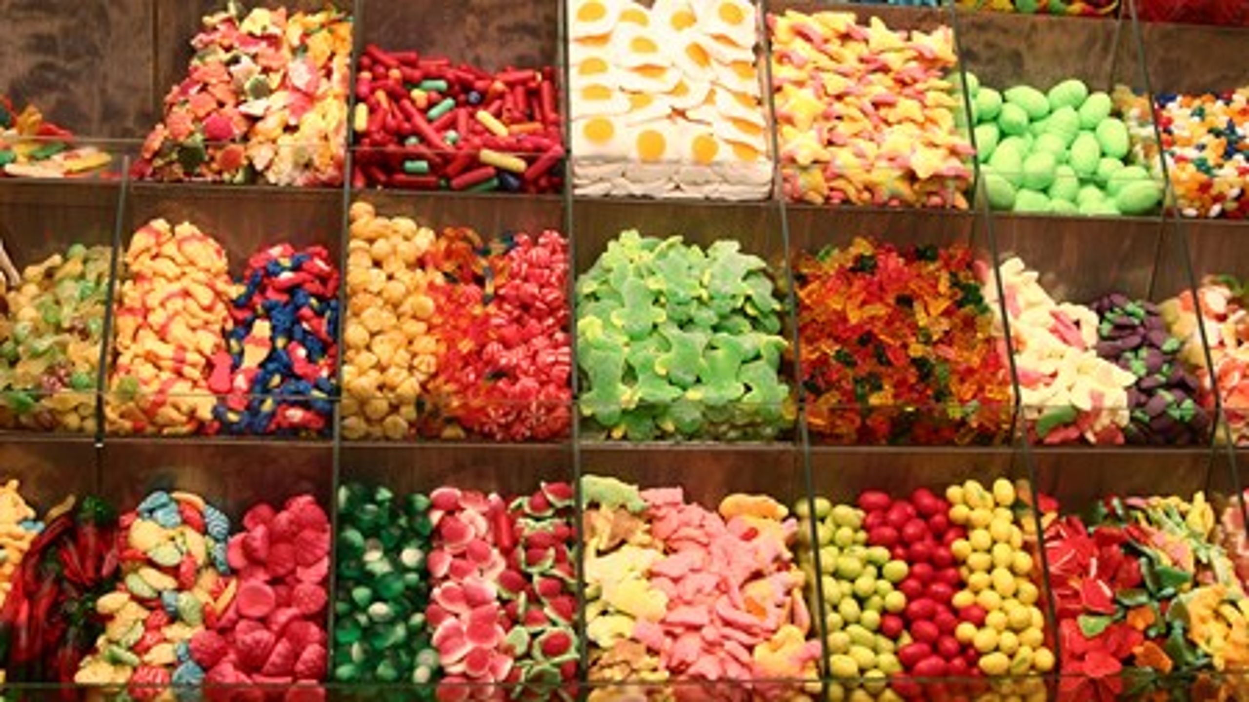 Den seneste grænsehandelsrapport fra Skatteministeriet anslår, at grænsehandel og illegal handel med slik og chokolade på to år er steget med 50 procent.&nbsp;