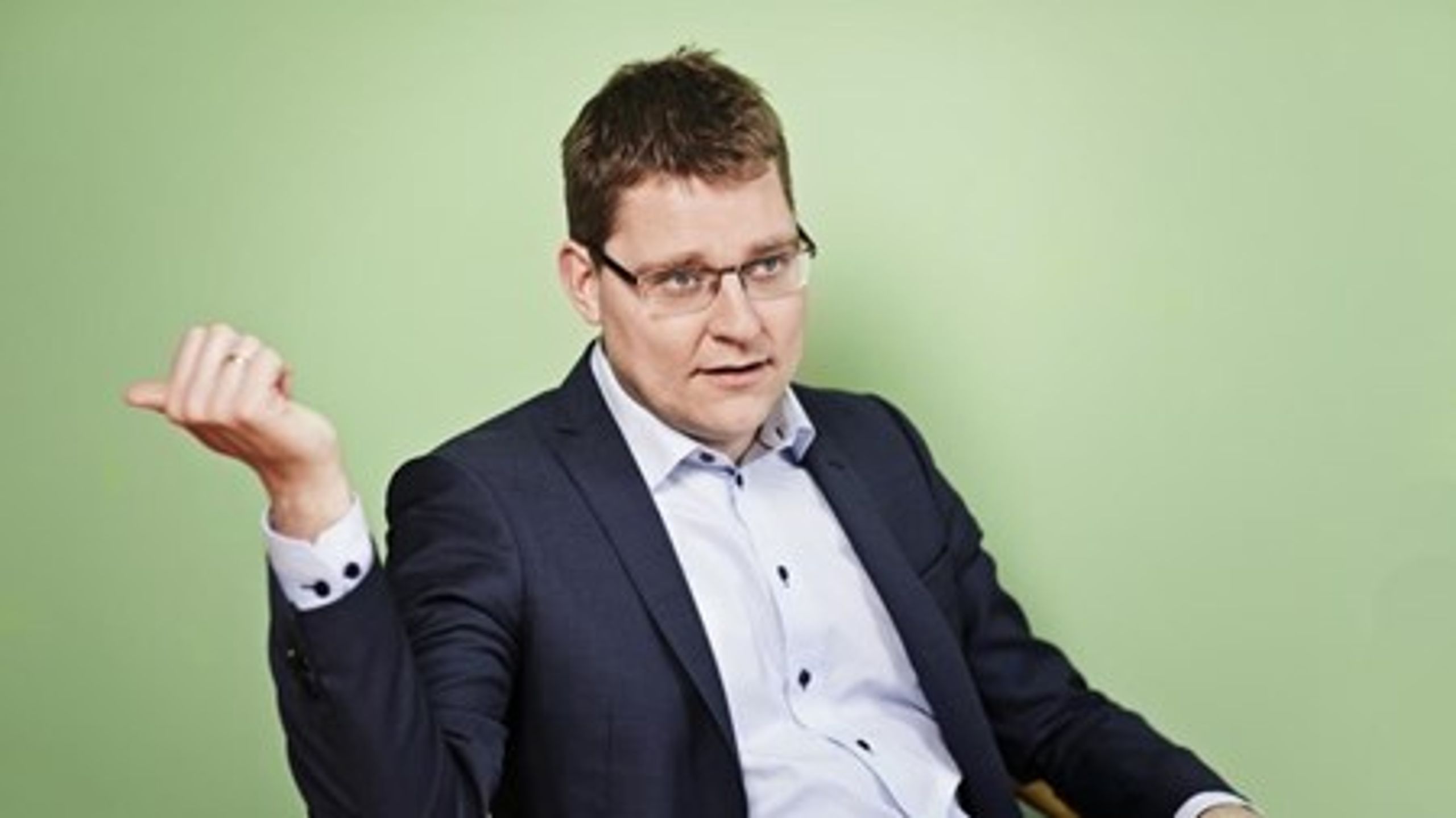 Det er blevet billigere at opføre solceller, lyder det fra klima- og energiminister Rasmus Helveg Petersen (R).