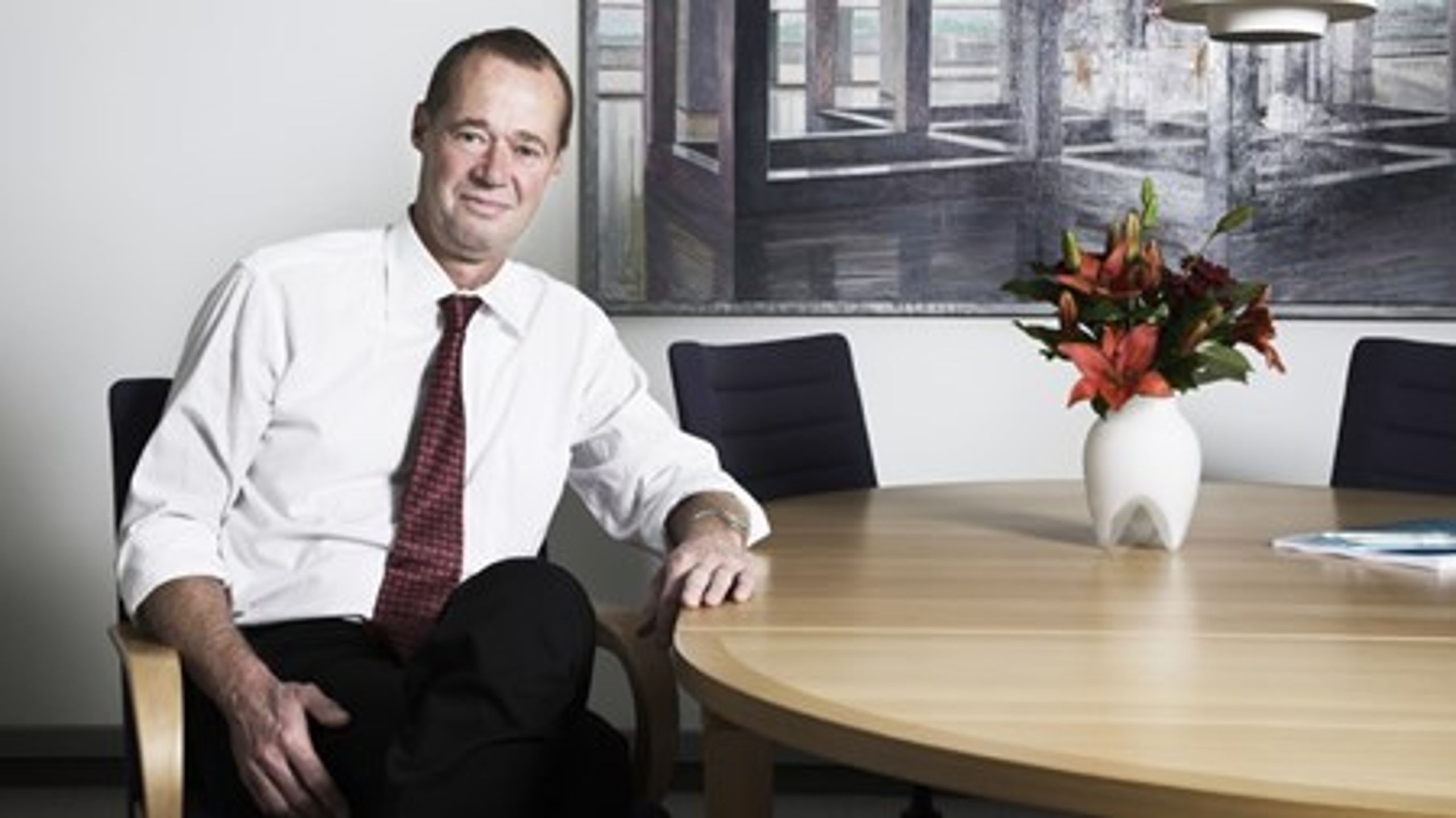 Sundhedsministeriets departementschef, Per
Okkels, leder den styregruppe, som holder tråd i analysearbejdet, der skal komme
med nye organisationsmodeller for blandt andet tilsyns- og lægemiddelområdet.&nbsp;&nbsp;