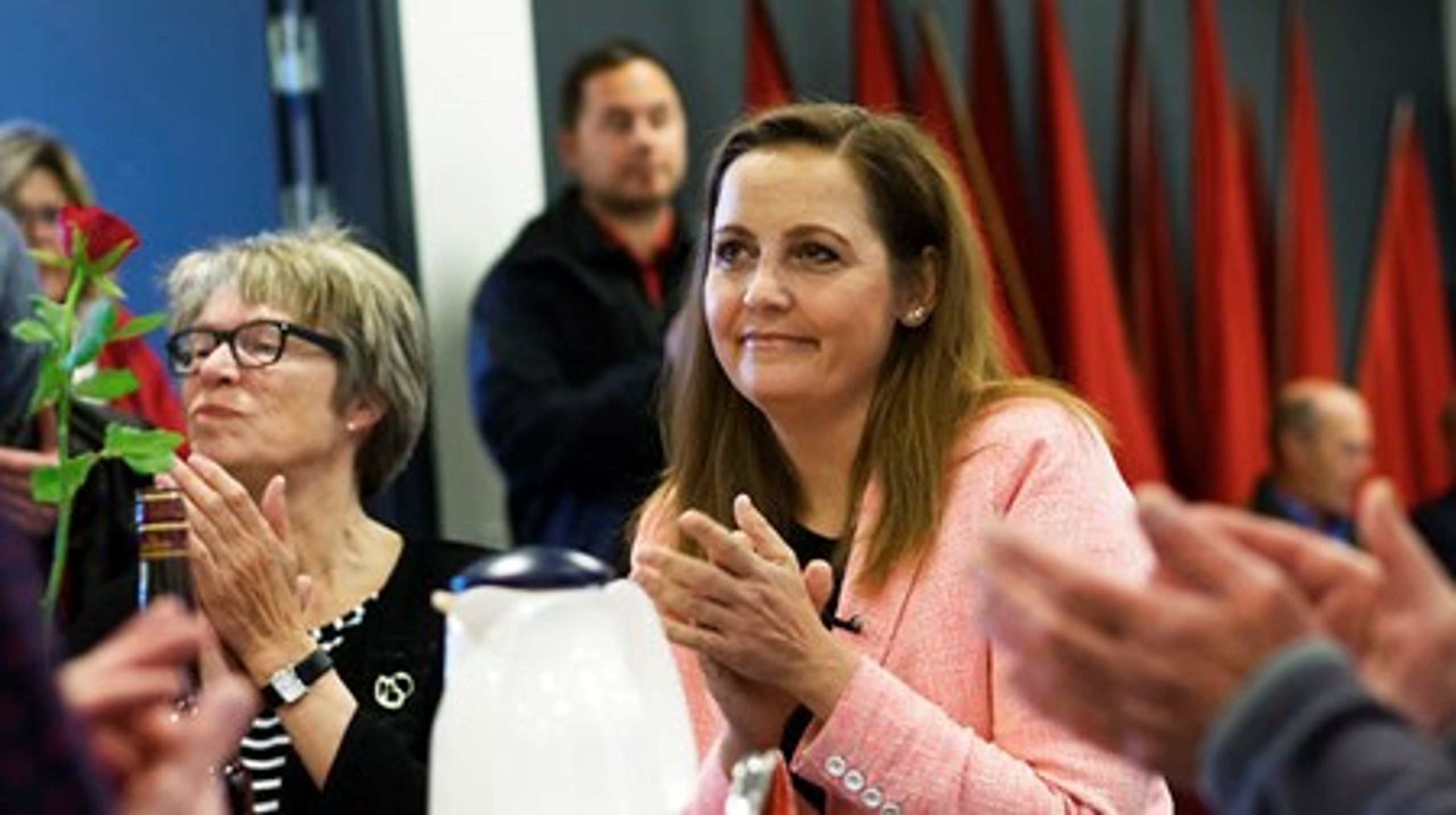 Statsministeren bør&nbsp;erstatte de tomme ord med konkret handling. Lad os nu halvere genoptjeningskravet til dagpenge, lyder det fra SF-formand Pia Olsen Dyhr på 1. maj.&nbsp;