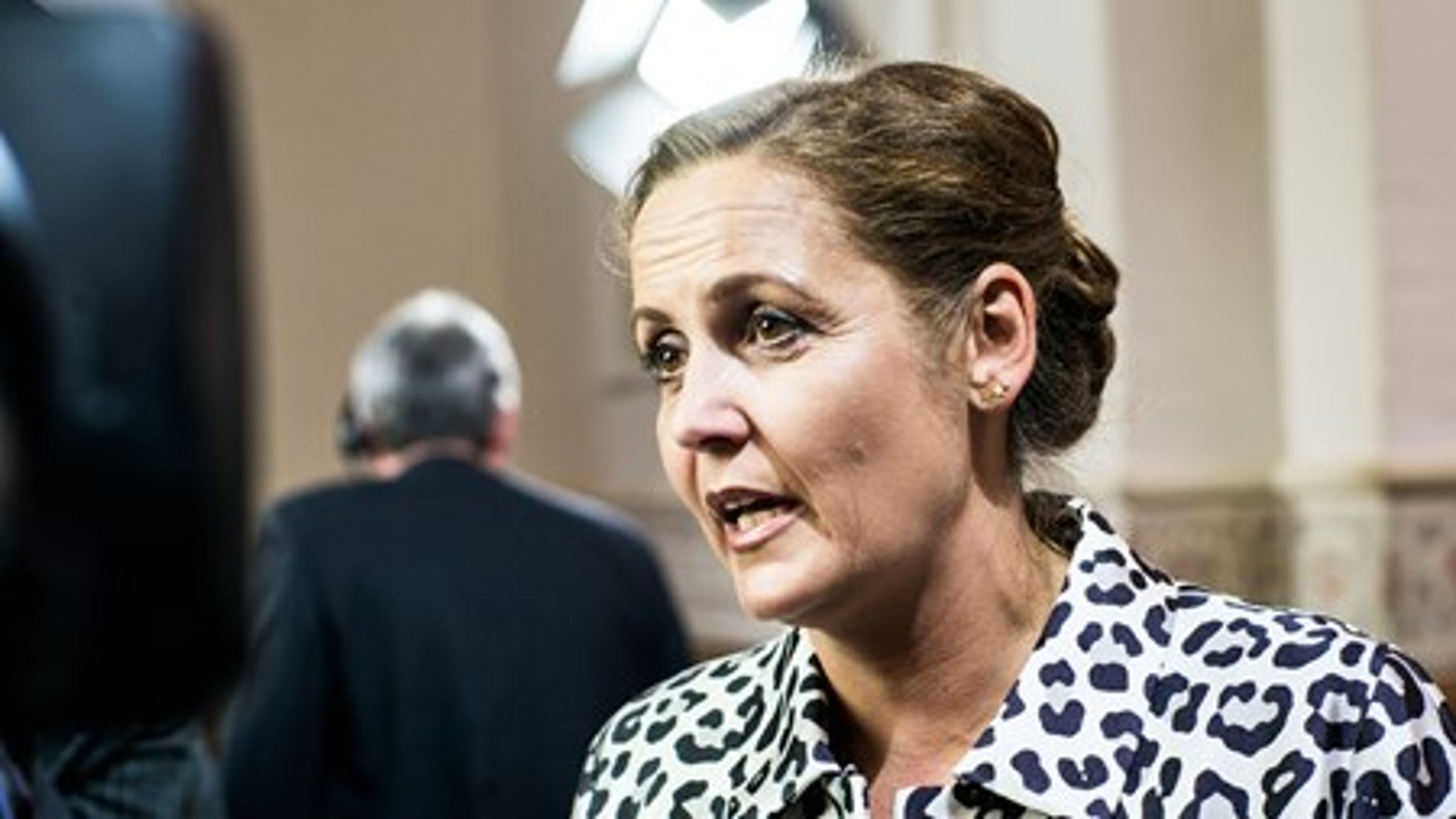 Pia Olsen Dyhr forstår ikke, hvordan regeringen kan give afgiftslettelser til erhvervslivet, når der ikke er en krone ekstra til et nyt dagpengesystem.&nbsp;