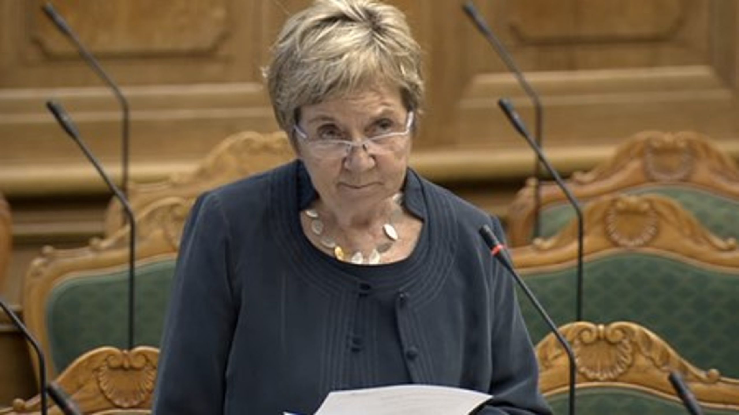 Kulturminister Marianne Jelved (R) har endnu ikke formelt svaret på de tre spørgsmål om Klavs Bruun Jørgensens brug af udtrykket "bøsserøv"&nbsp;–&nbsp;men hun har ikke lagt skjul på, at hun tager&nbsp;afstand fra det.