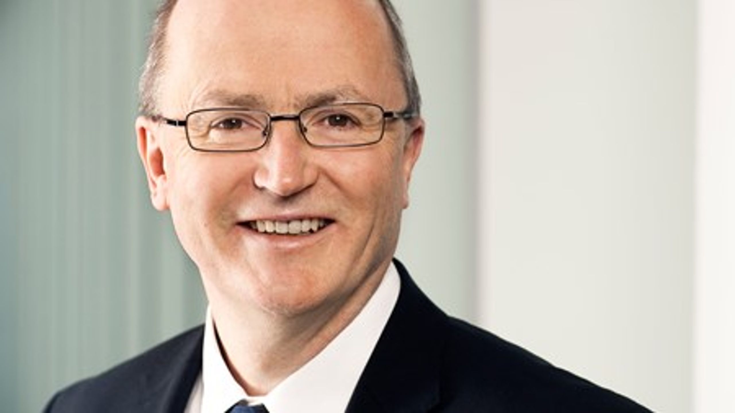 "Værdien af ph.d.er for
det danske samfund er forskningsresultater, en eventuel arbejdskraft for
virksomheder i Danmark, gode samarbejdspartnere i udlandet og ikke mindst
udklækkelsen af ambassadører for dansk knowhow," skriver Martin P. Bendsøe, dekan på DTU. <br>