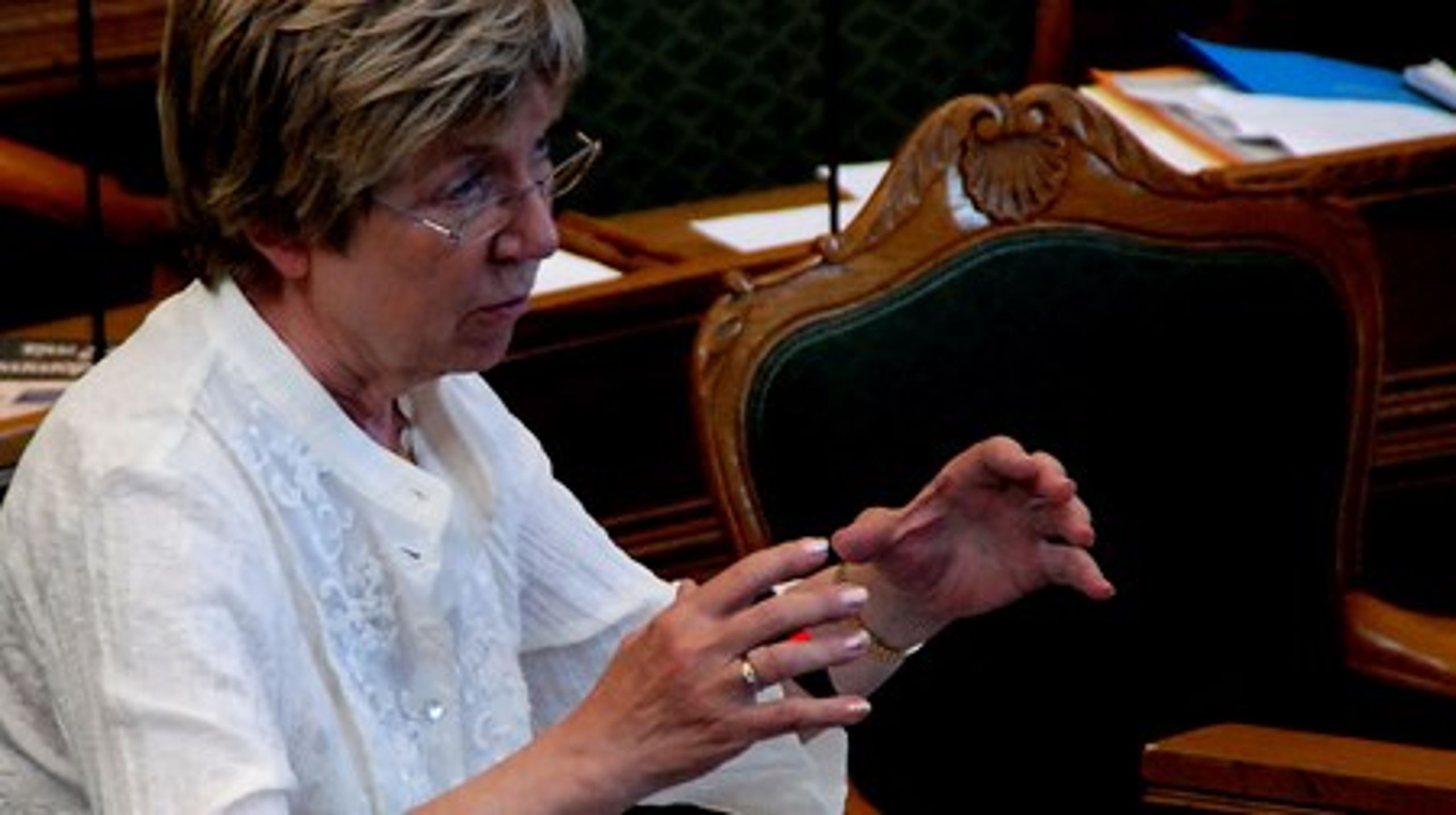 Kulturminister Marianne Jelved bryder med armslængdeprincippet, når hun nu vil blande sig i, hvilke kunstnere spillestederne satser på,&nbsp;mener de borgerlige.