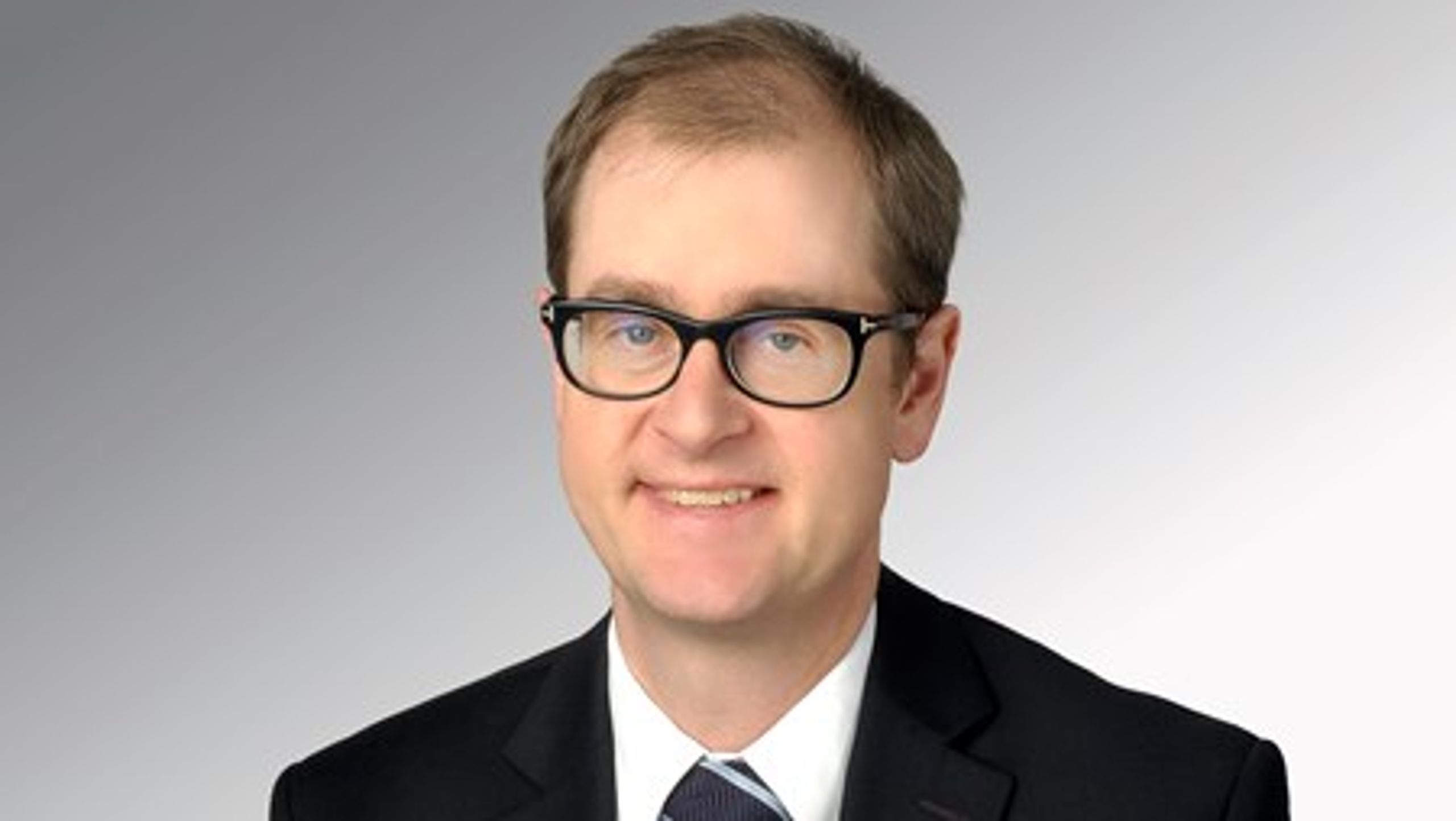 Reducer dagpengene med ti procent. Det vil øge beskæftigelsen med 14.000 personer, mener cheføkonom Mads Lundby Hansen fra Cepos.&nbsp;